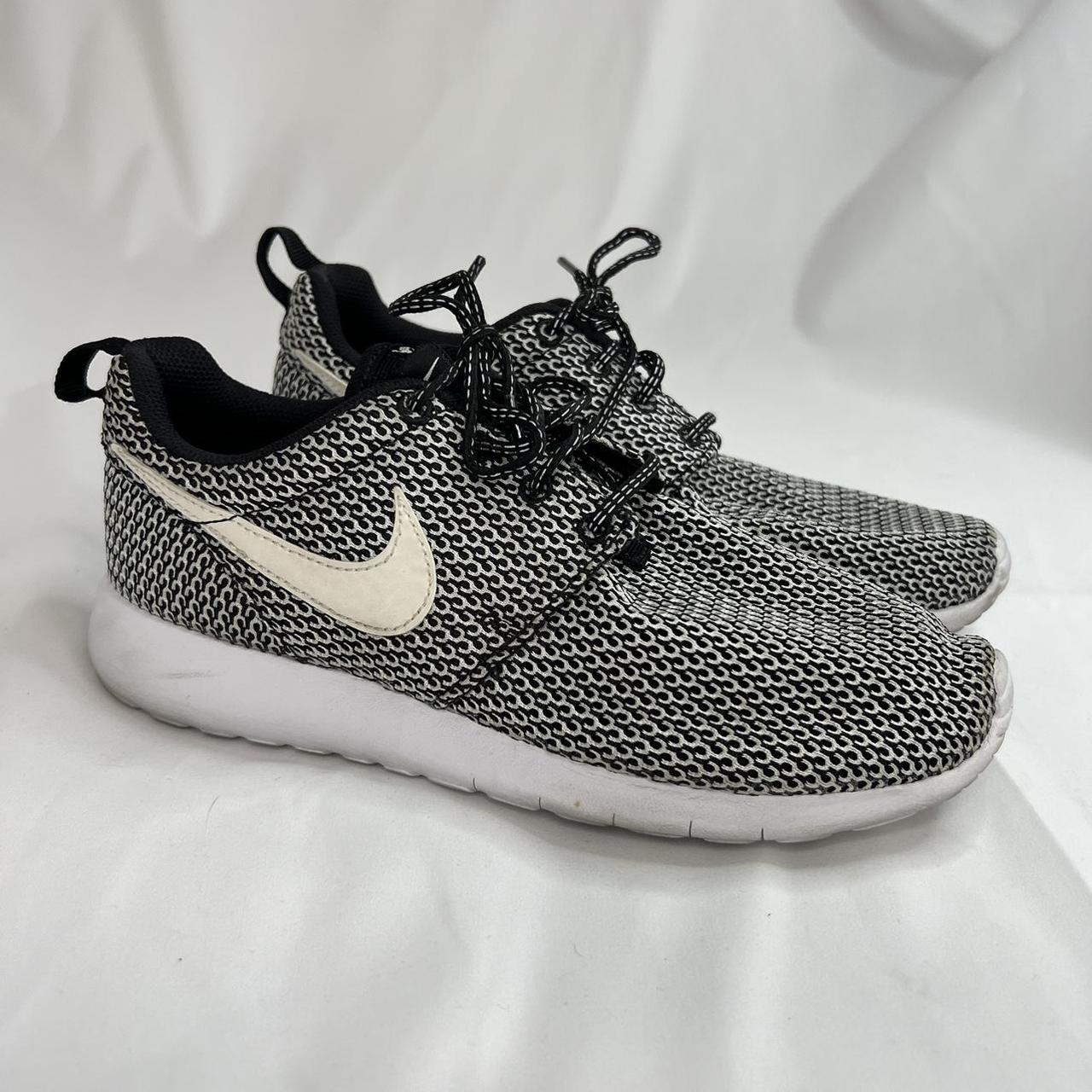 all black roshe kids