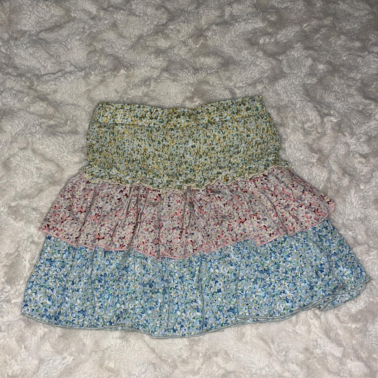 Tri color floral ruffle skirt - Depop