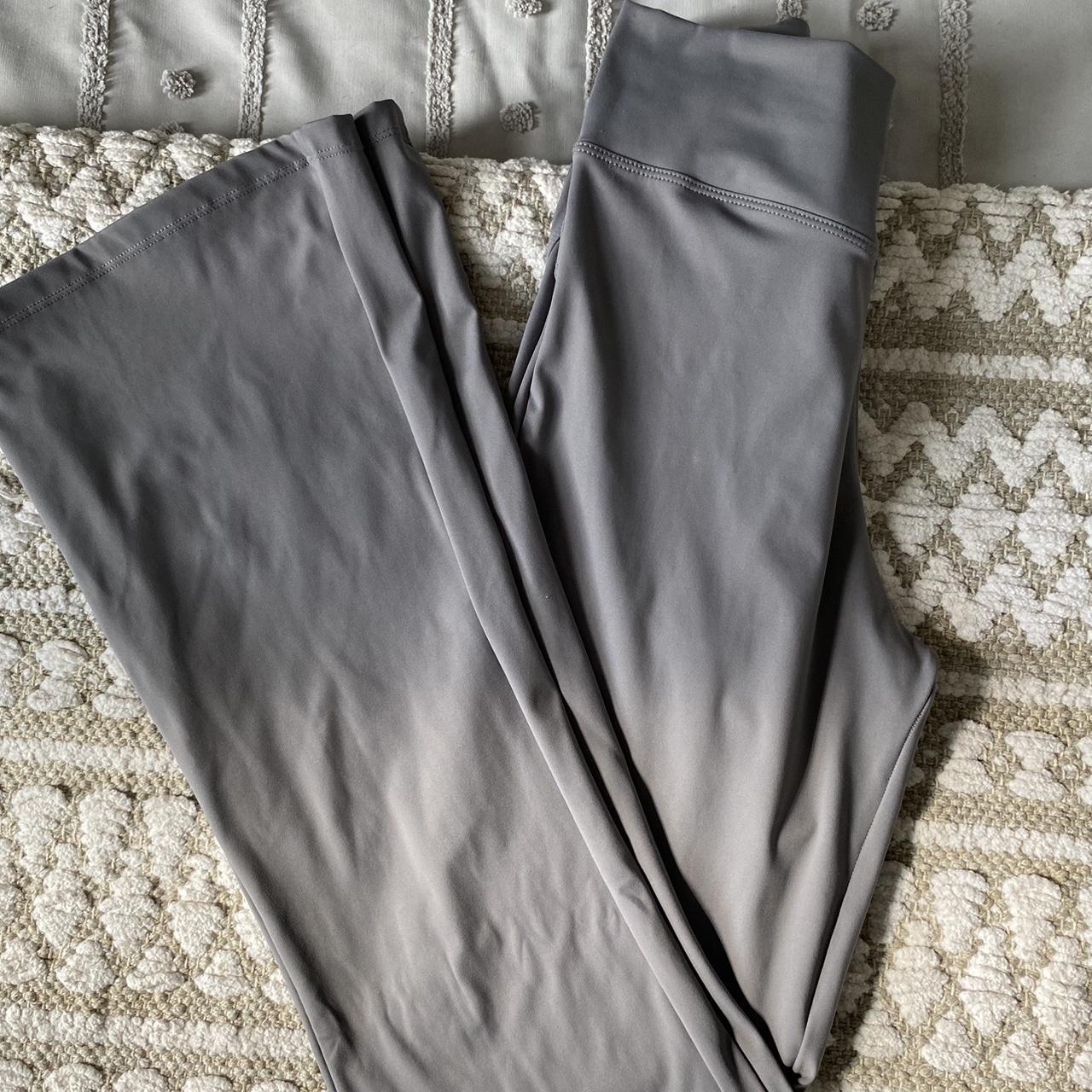 V Crossover Gray Ruched Flare Leggings/Yoga Pants - Depop