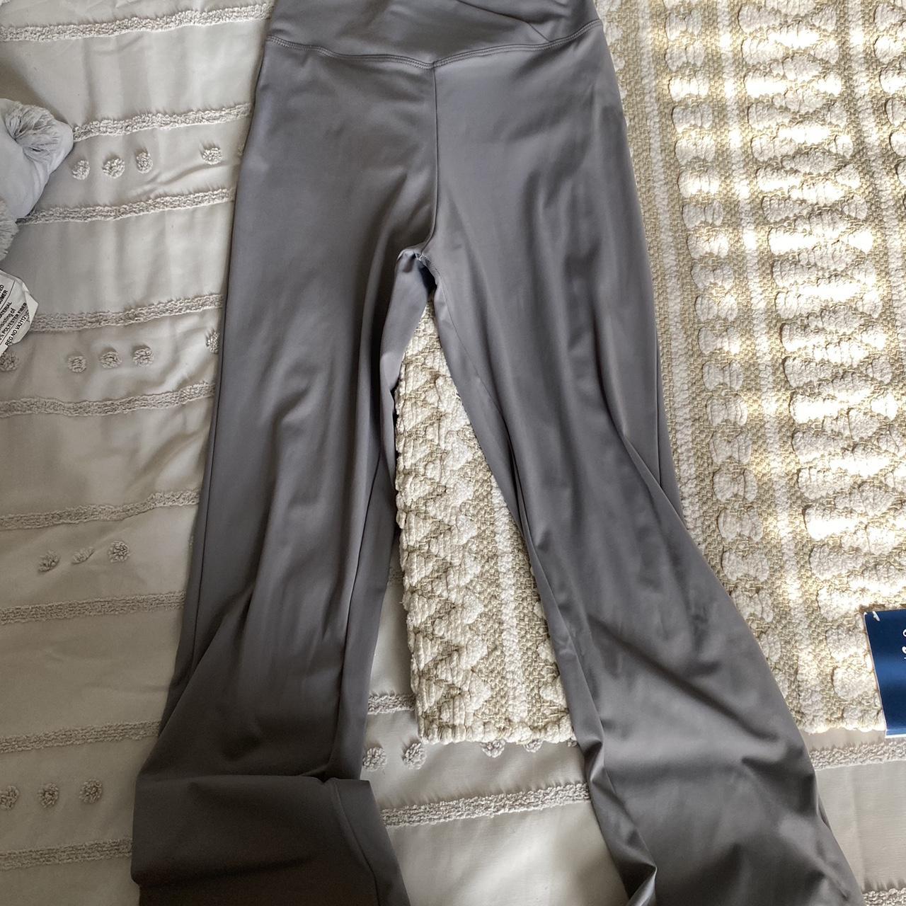 V Crossover Gray Ruched Flare Leggings/Yoga Pants - Depop