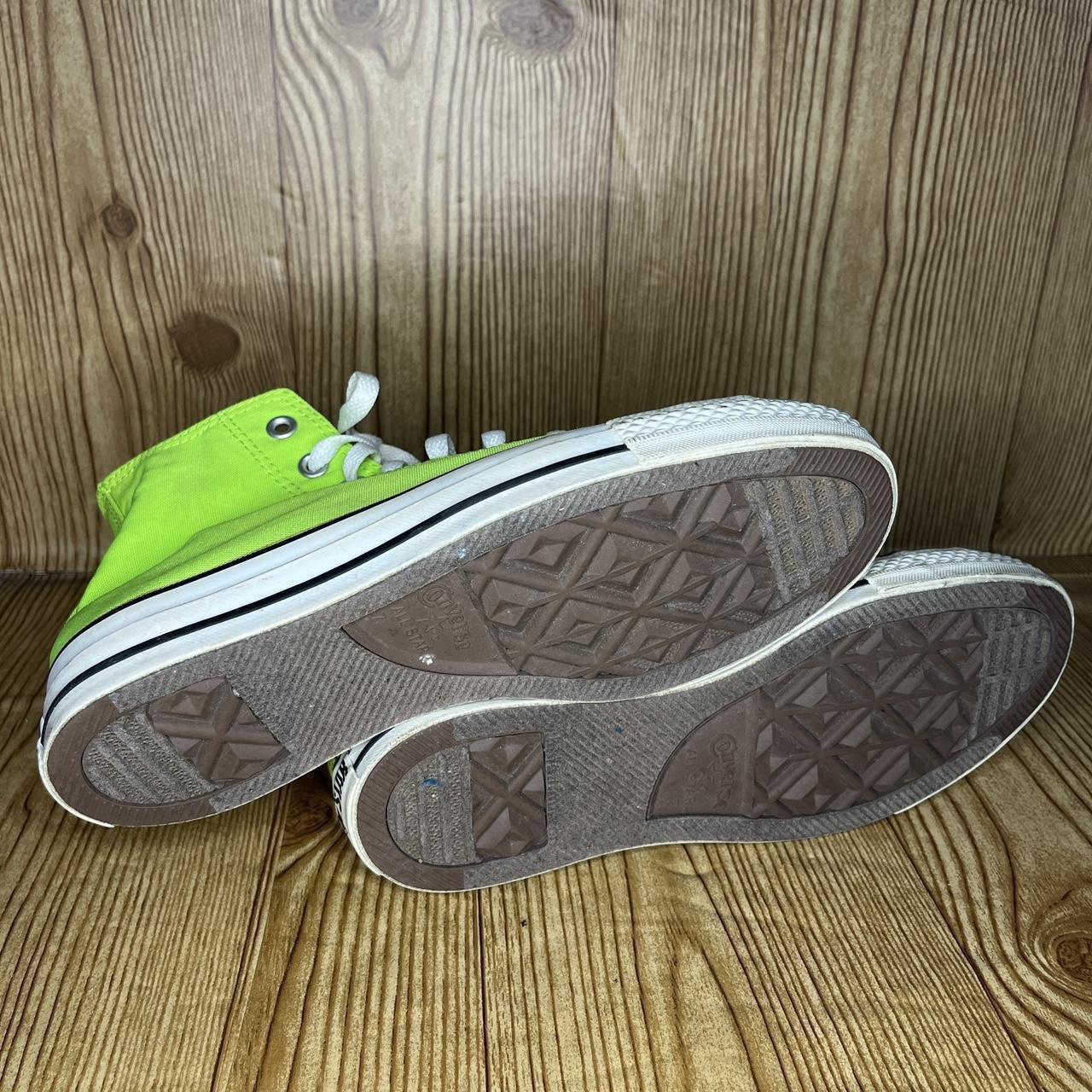 Lime green hotsell converse all stars