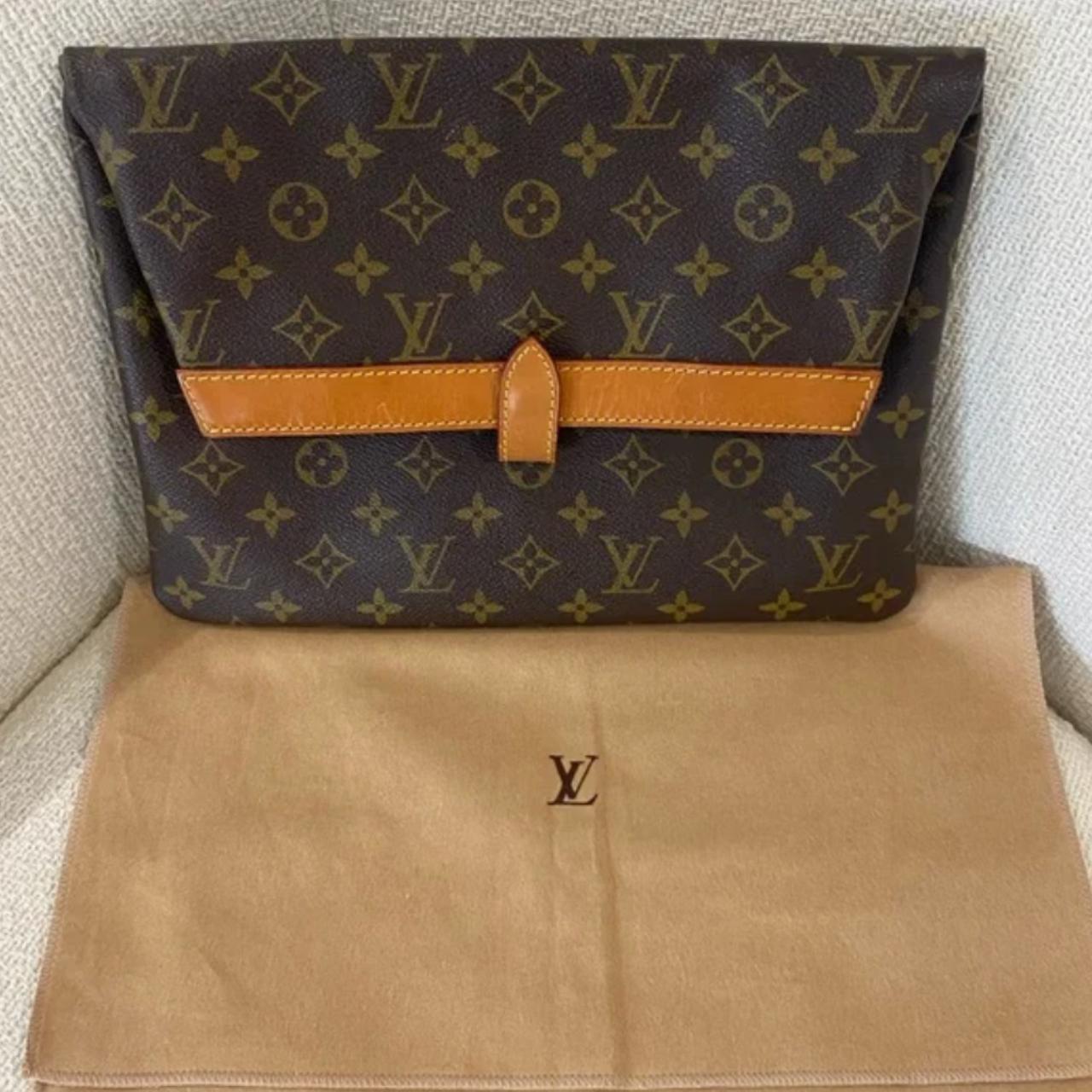 Authentic Louis Vuitton Beverly Pochette Some - Depop