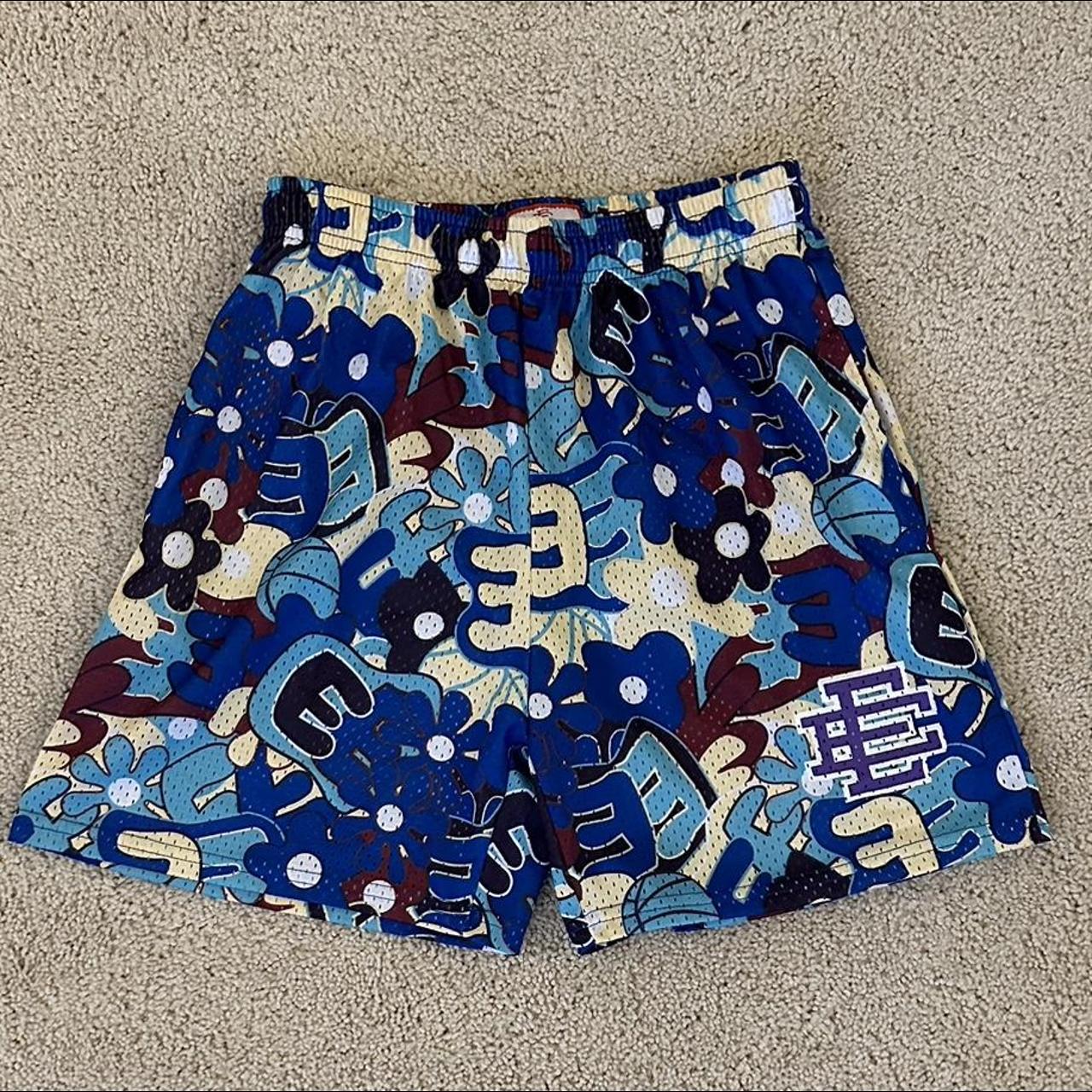Eric Emanuel shorts Tagged size large, but fit... Depop