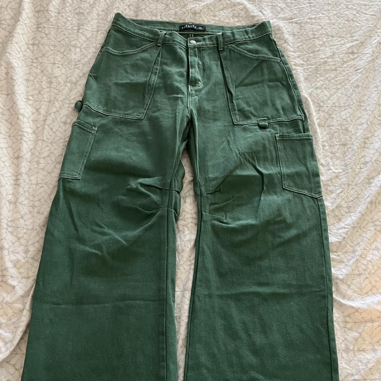 low waisted, green cargo pants, never worn - Depop