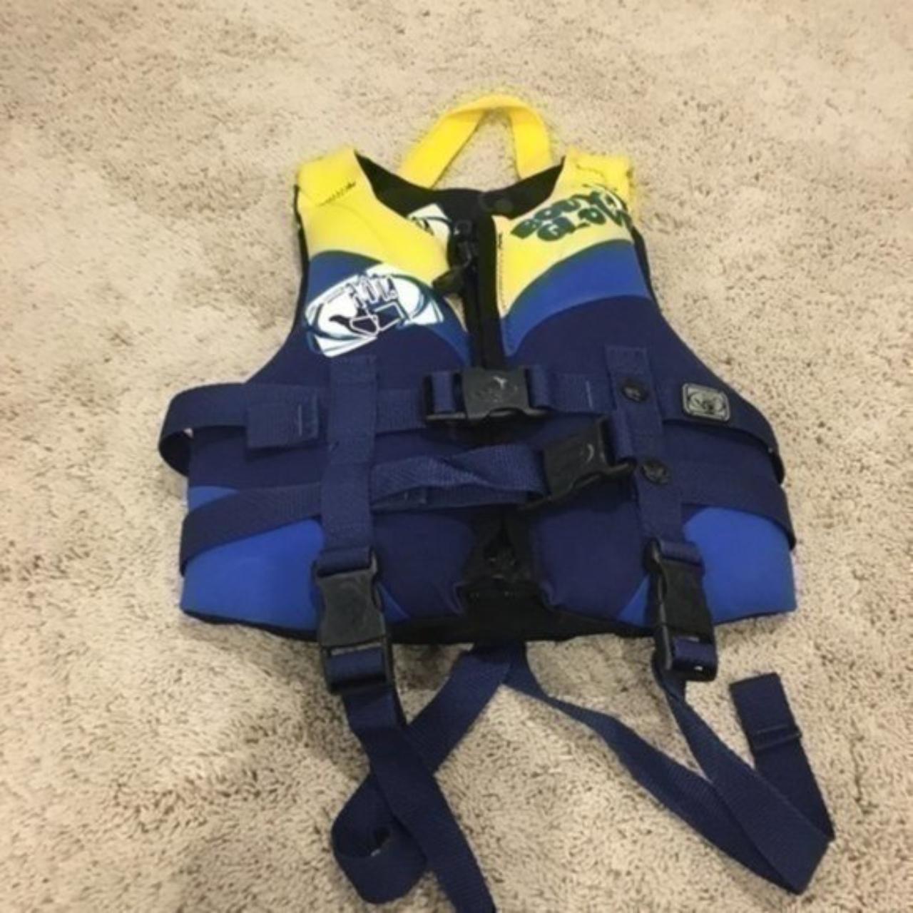 Body Glove kids life jacket 30-50 lbs GUC. Minor... - Depop