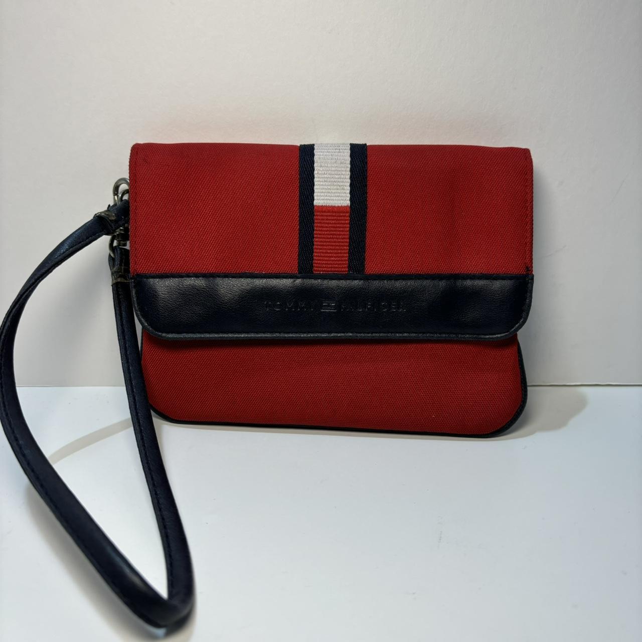 Tommy hilfiger wristlet store wallet