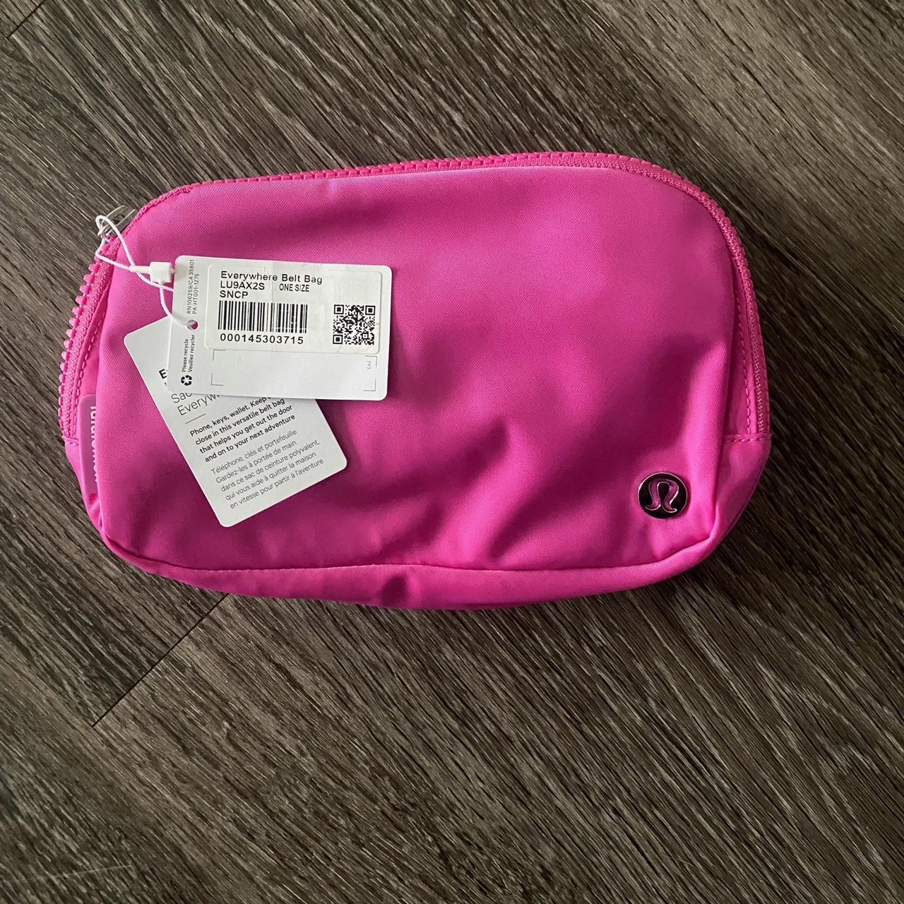 black sherpa lululemon fanny pack with gold - Depop