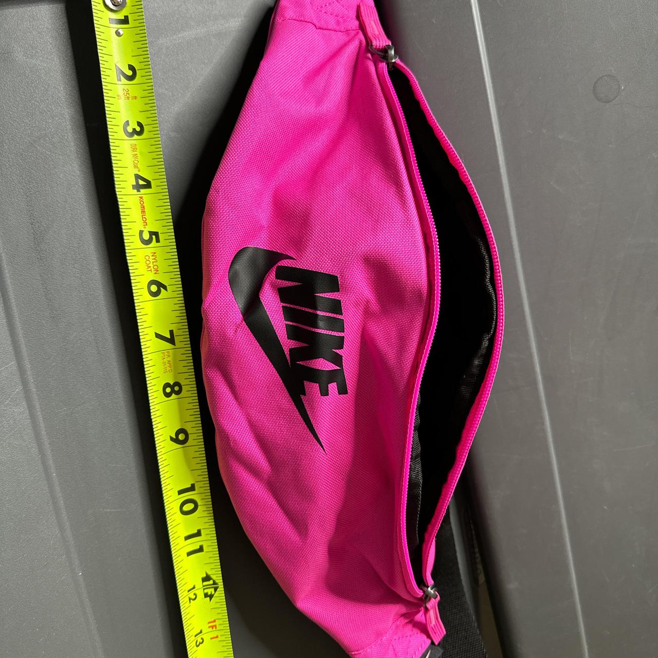 Hot pink nike fanny pack hotsell