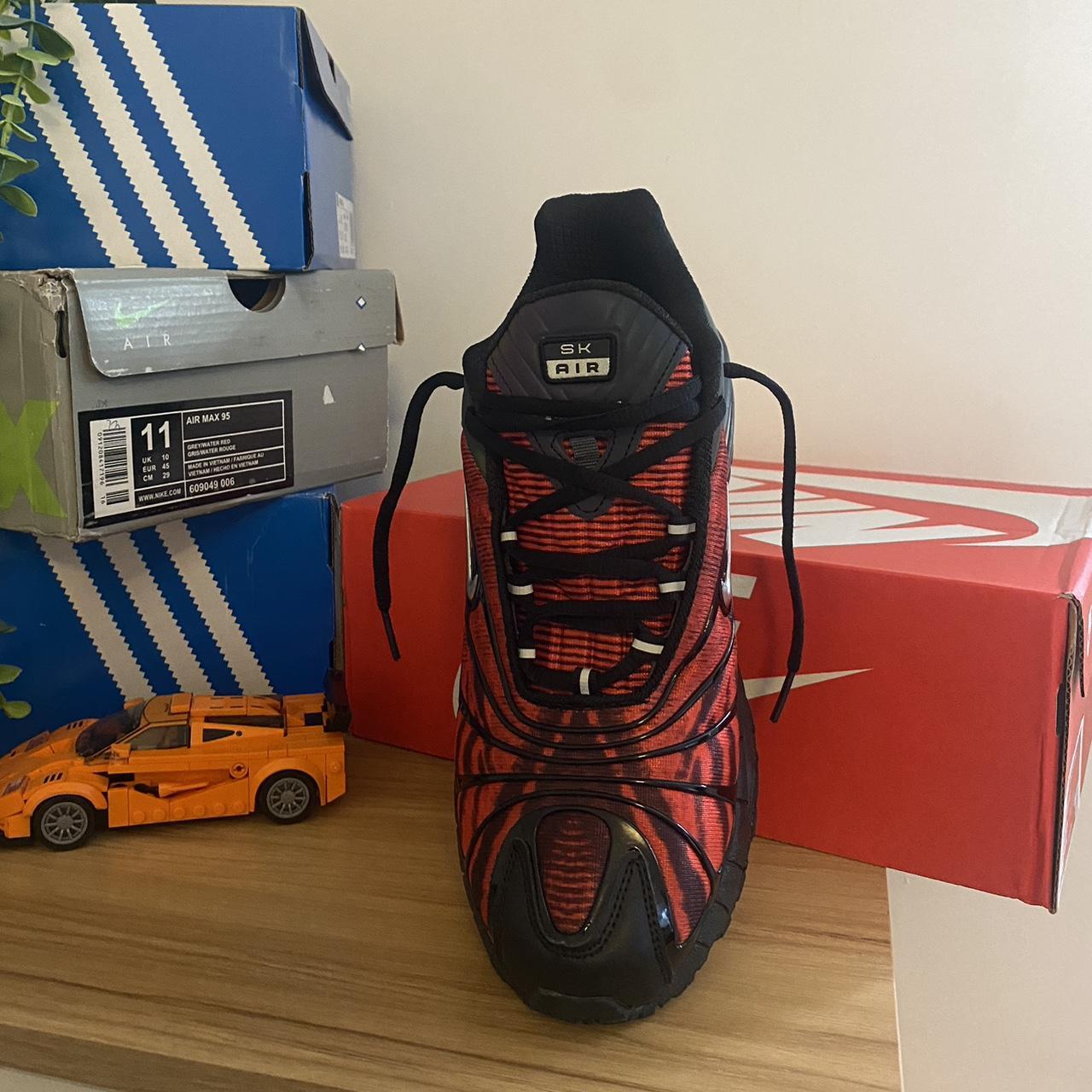 tailwind skepta red