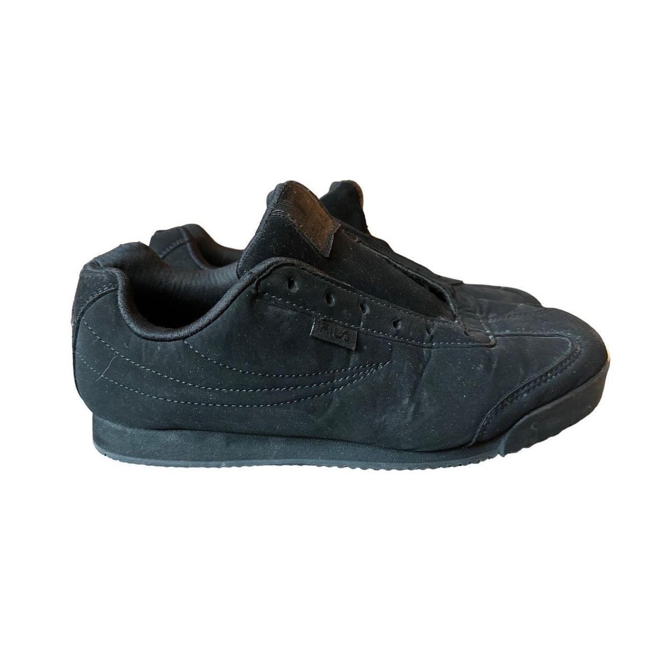 Fila plain hot sale black shoes