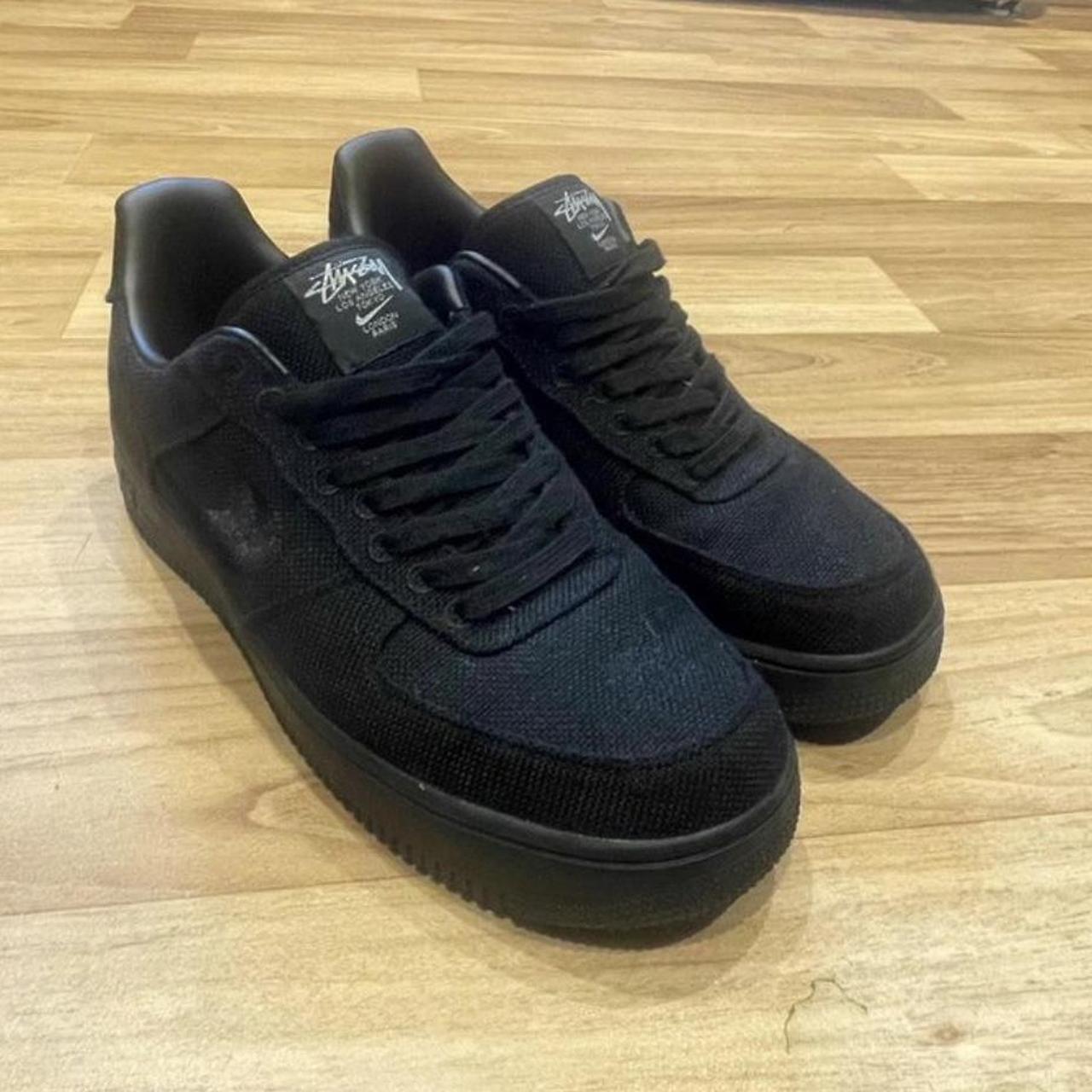 Stussy × Nike Air Force 1 Low Black 黒 27 Nike Air Force 1 Low Stussy Black - CZ9084-001
