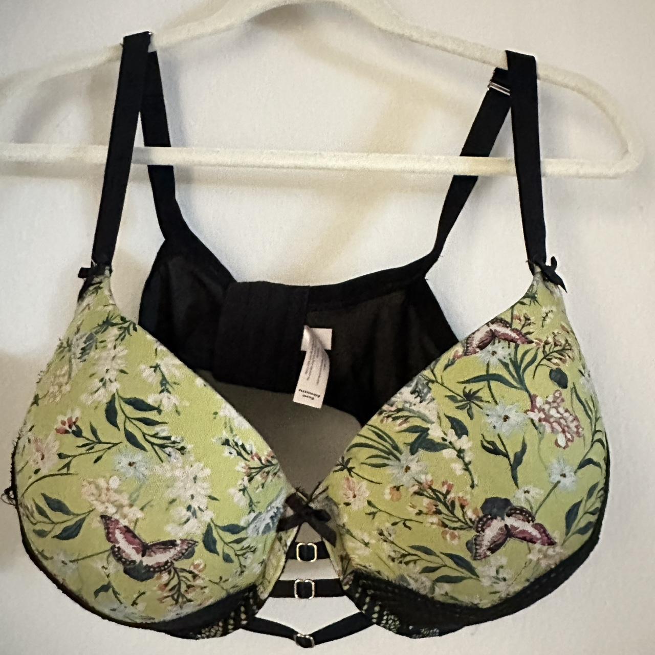 item listed by bludressboutique
