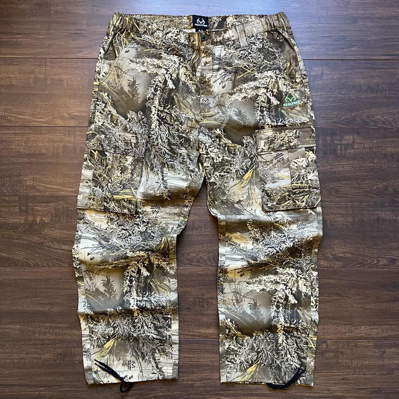 Realtree Baggy Cargo Hunting Pants Size - XL /... - Depop