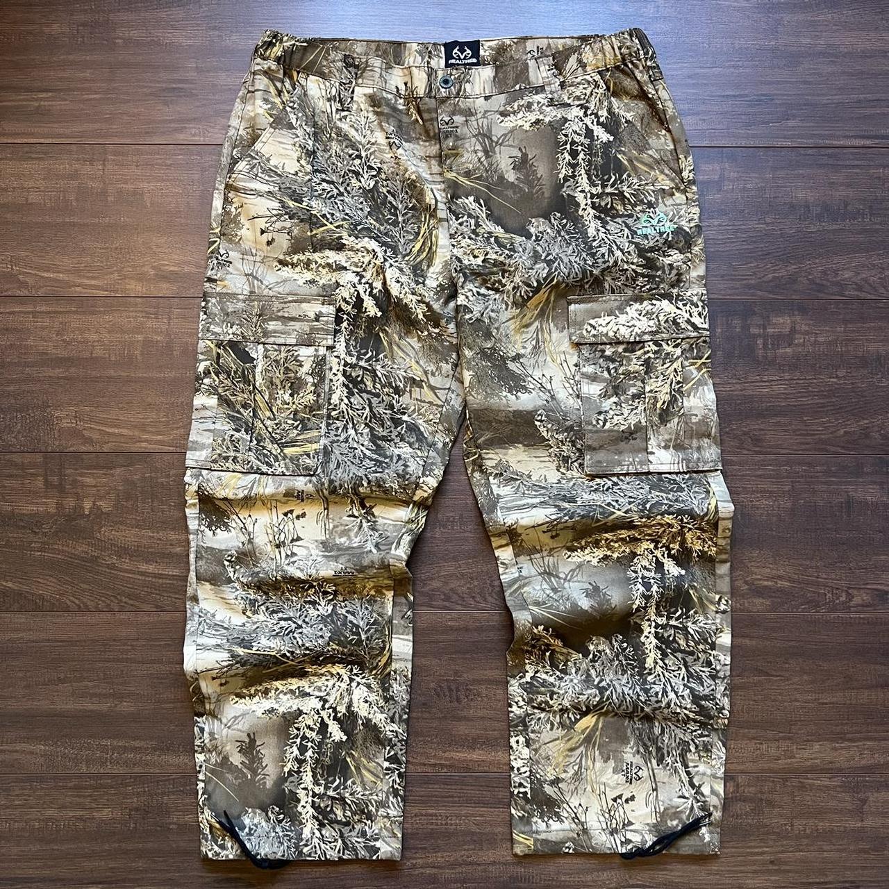 Realtree Baggy Cargo Hunting Pants Size - XL /... - Depop