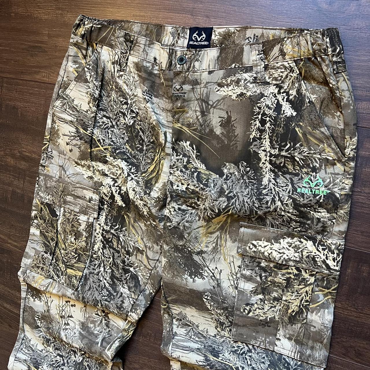 Realtree Baggy Cargo Hunting Pants Size - XL /... - Depop