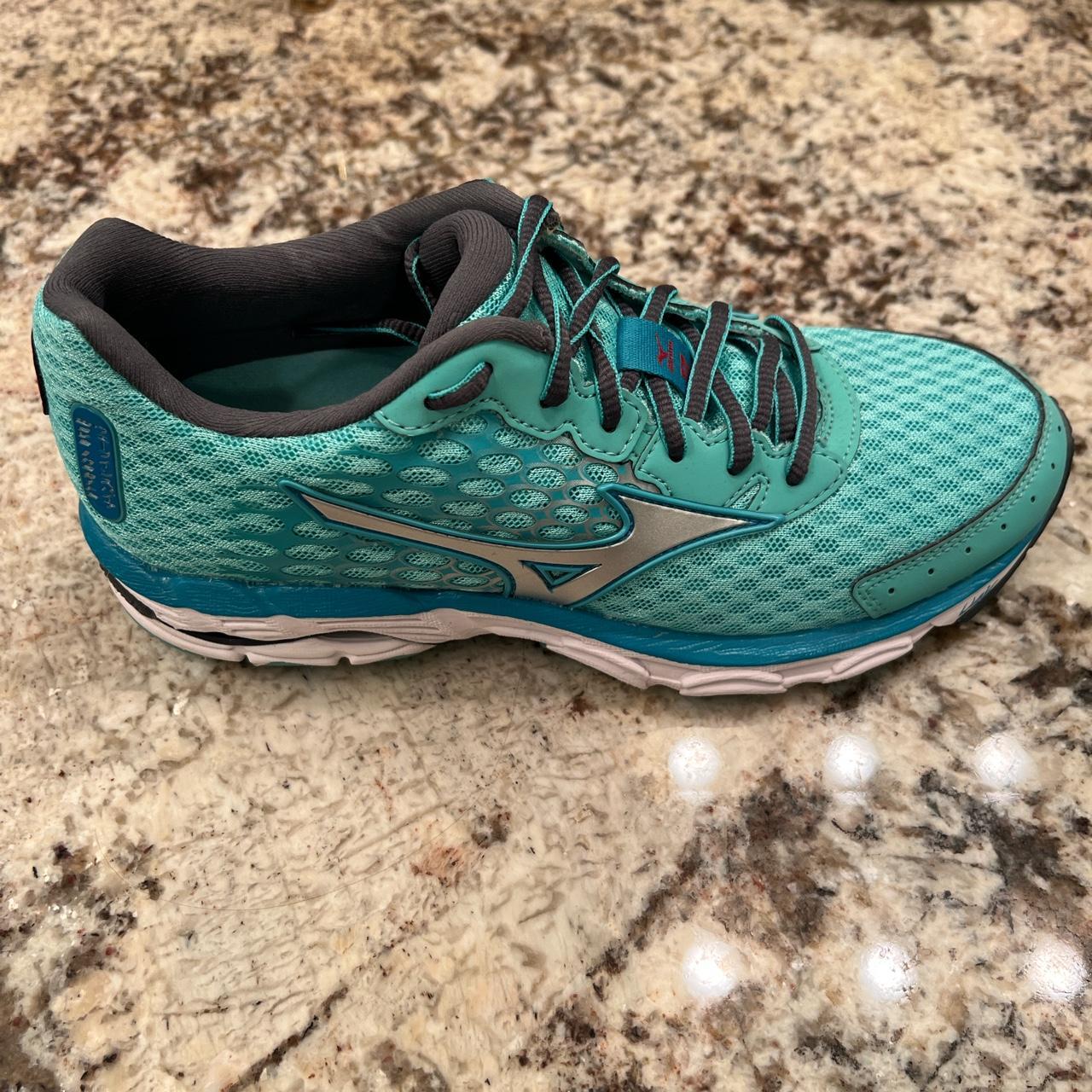 Mizuno ladies deals wave inspire 11