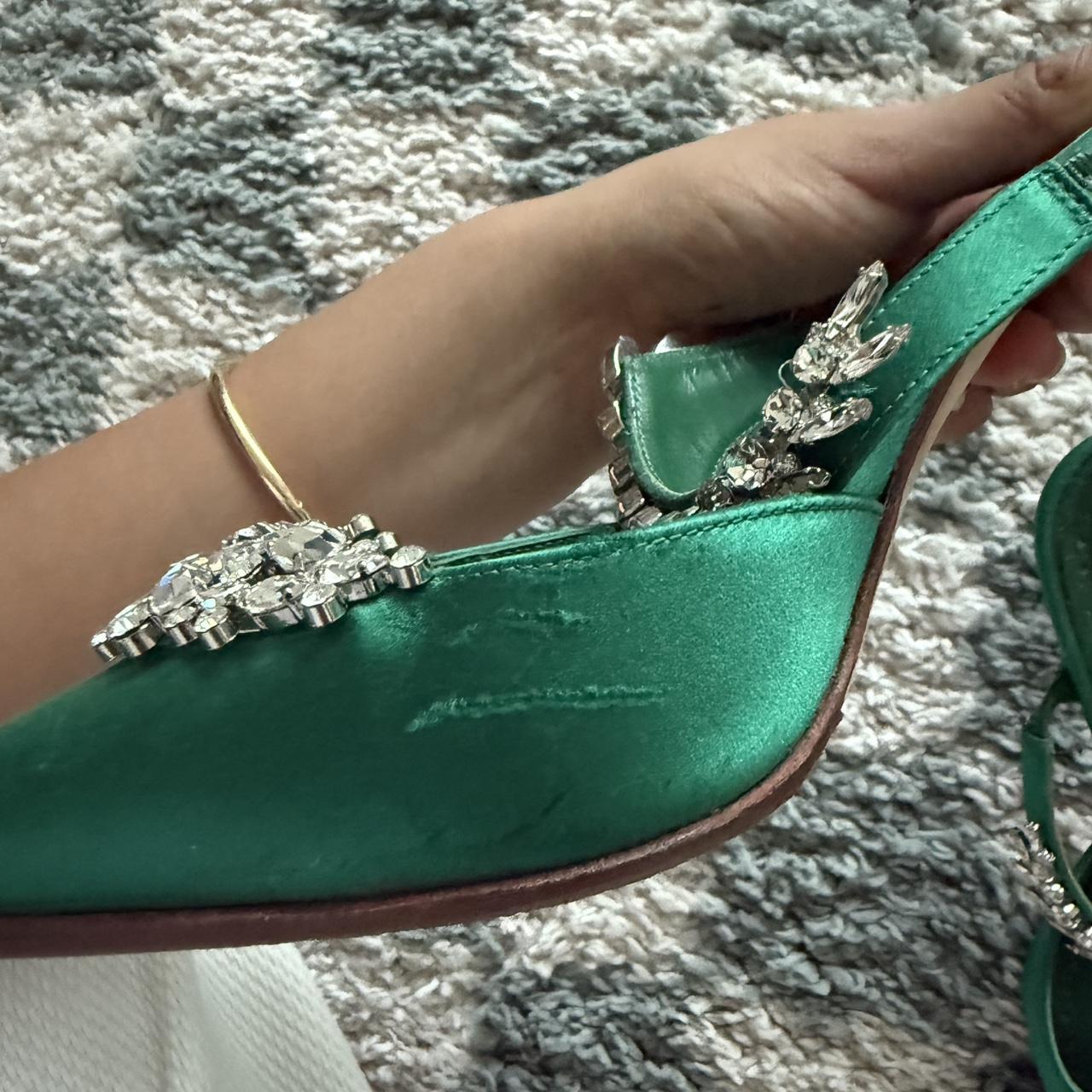 Manolo Blahnik Women's Pumps Green US – Manolo Blahnik Satin - Main Image