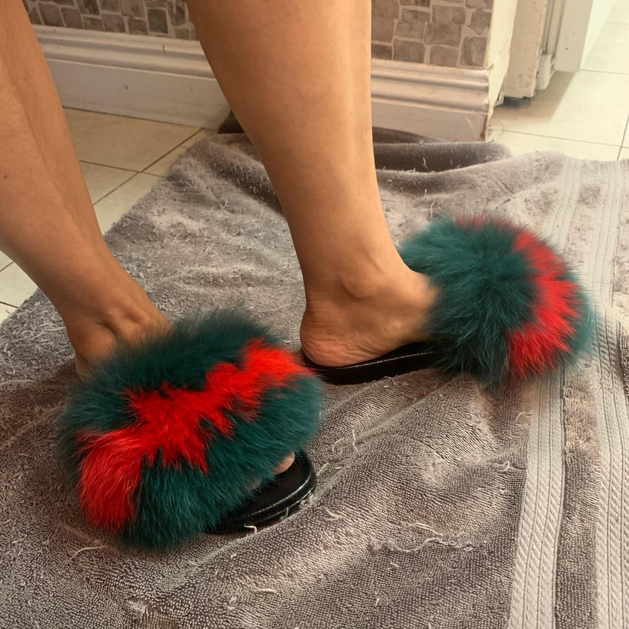 Gucci fox fur store slides