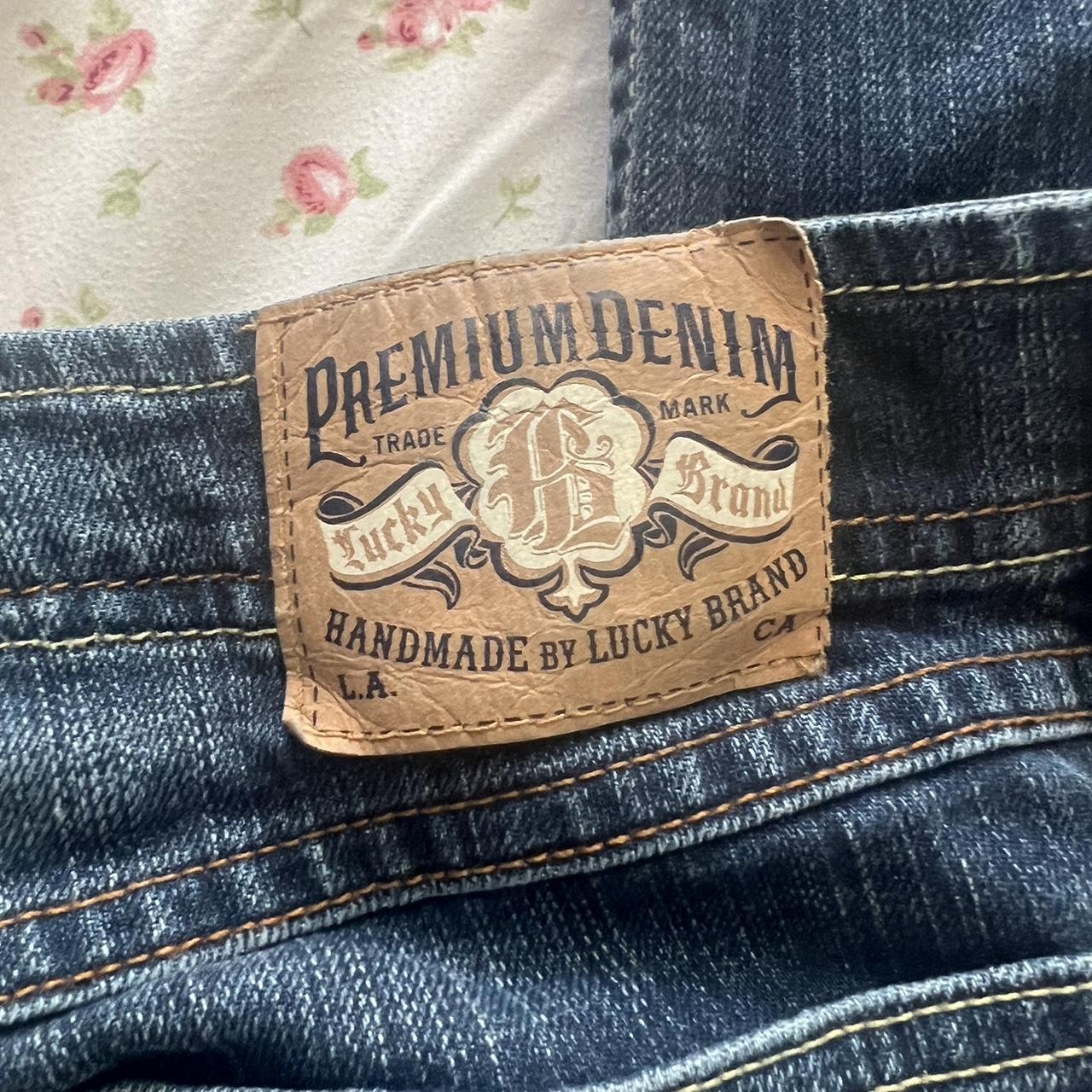 Super cute vintage Lucky Brand Jeans with stitching