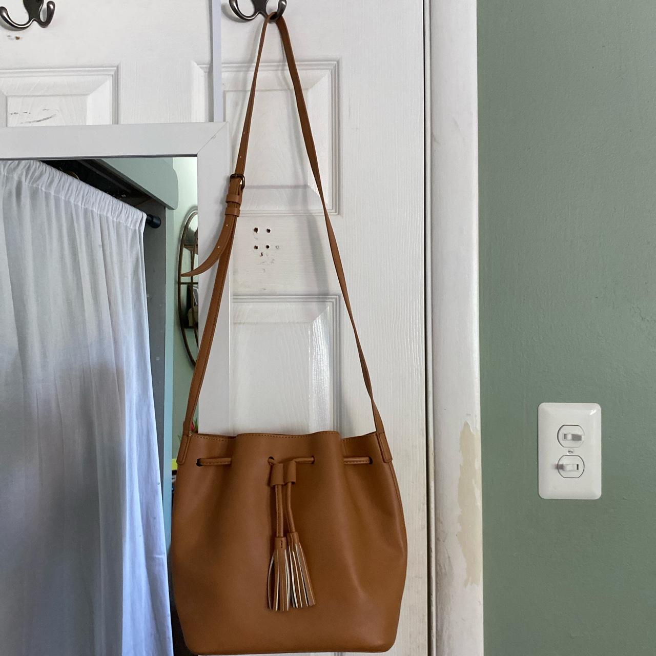 Medium sized tan bucket purse Lucky Brand Depop