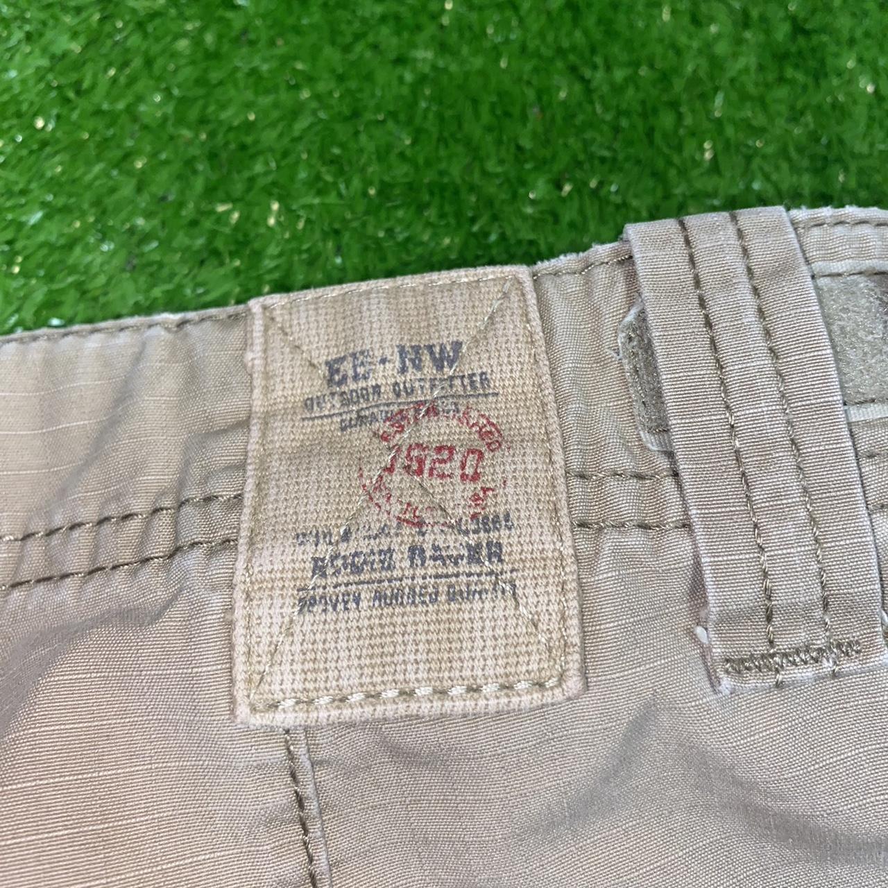 Y2K Eddie Bauer khaki cargo shorts - Size 34 - Depop