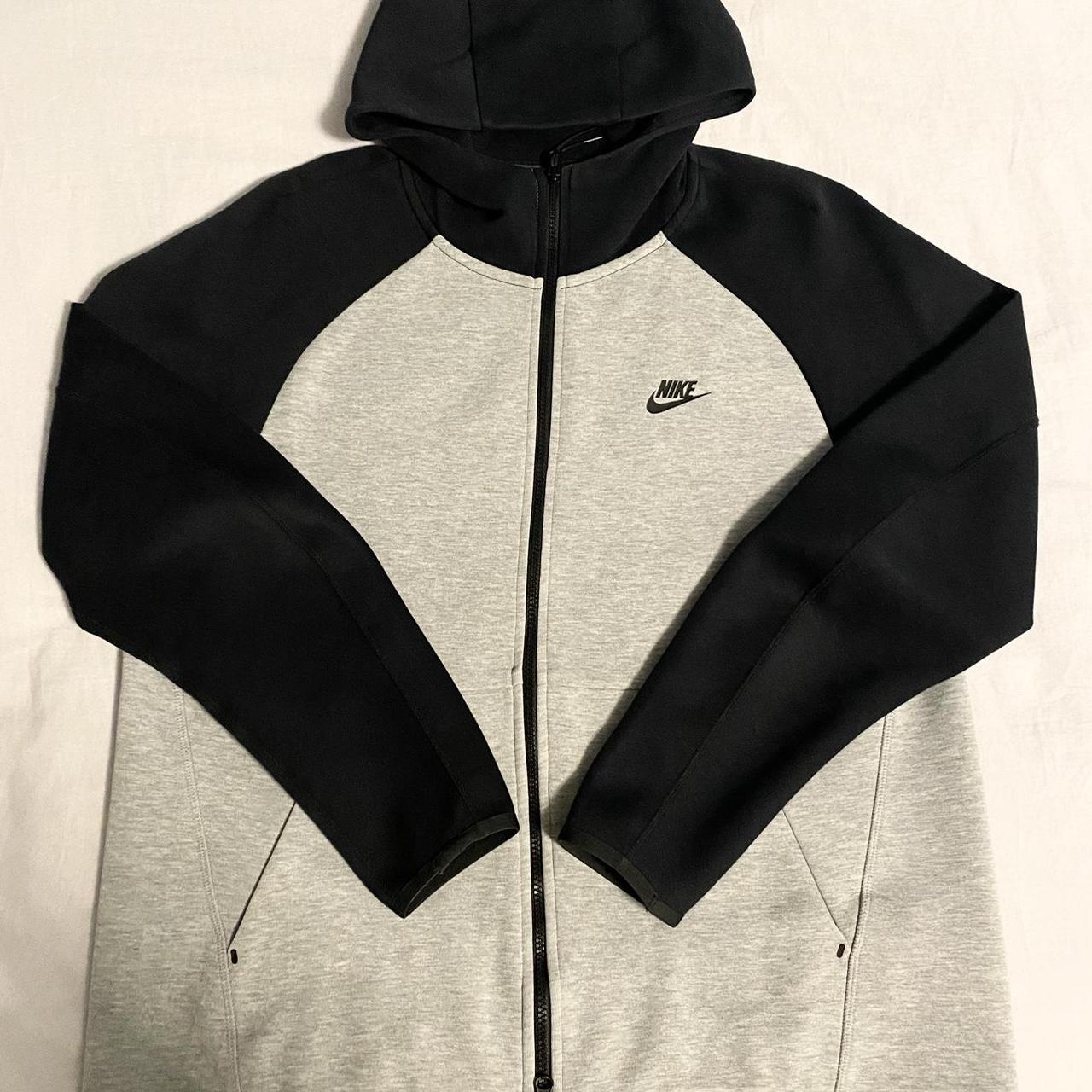 Nike tech fleece discount slim fit hoodie