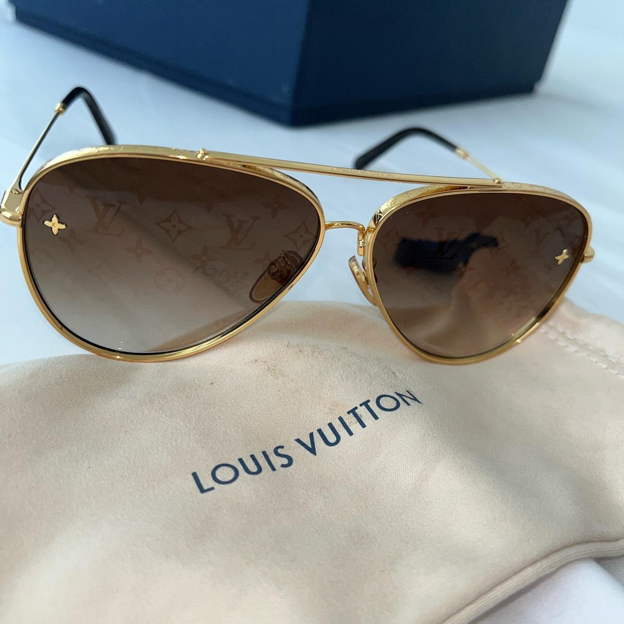 Gold-color Louis Vuitton Z1045E GREASE - Depop