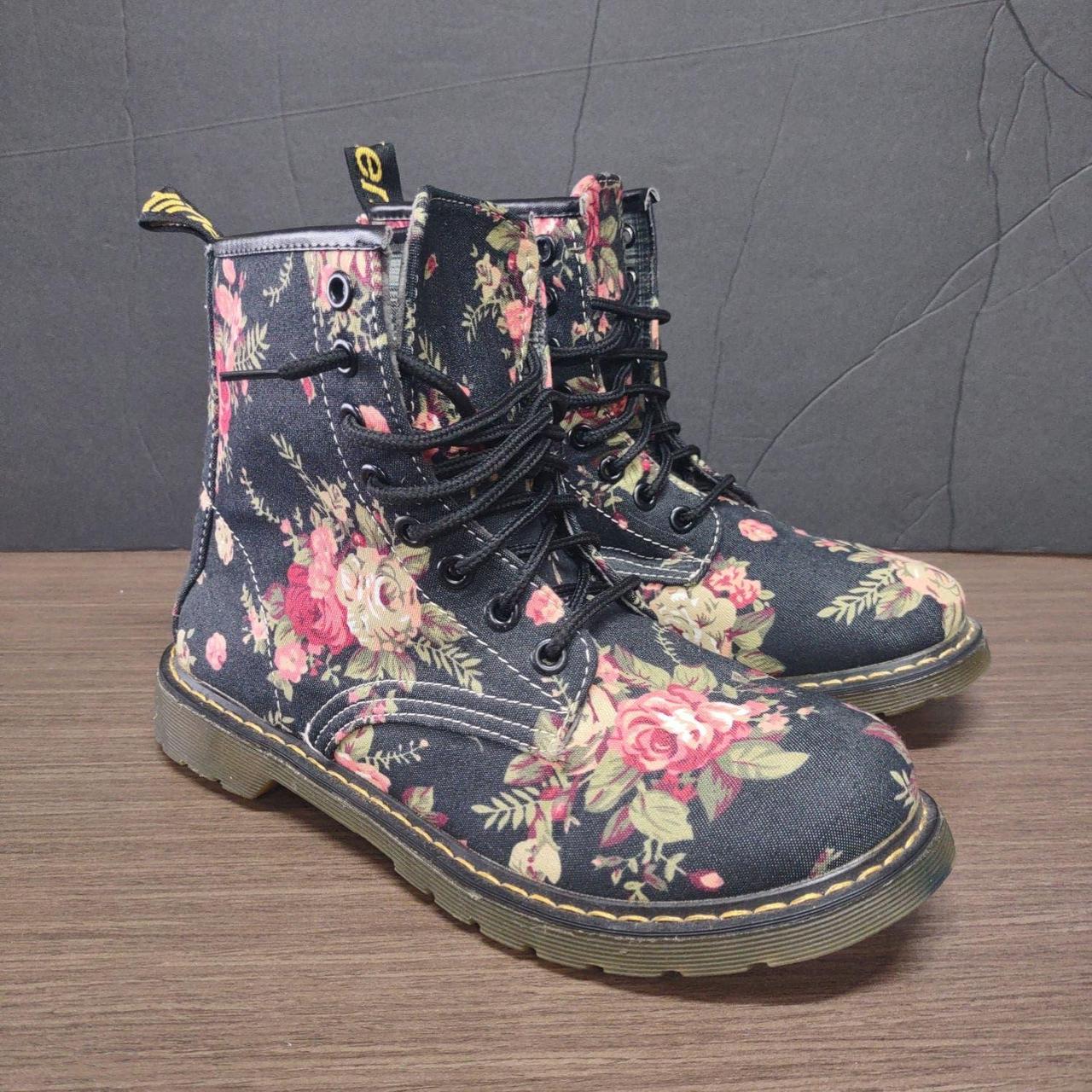 Fashion Boots Floral Combat Binghui Size 8.5 Womens... - Depop