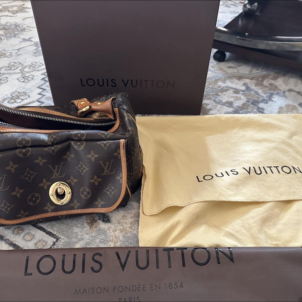 Authentic Louis Vuitton shopping bag. In great - Depop
