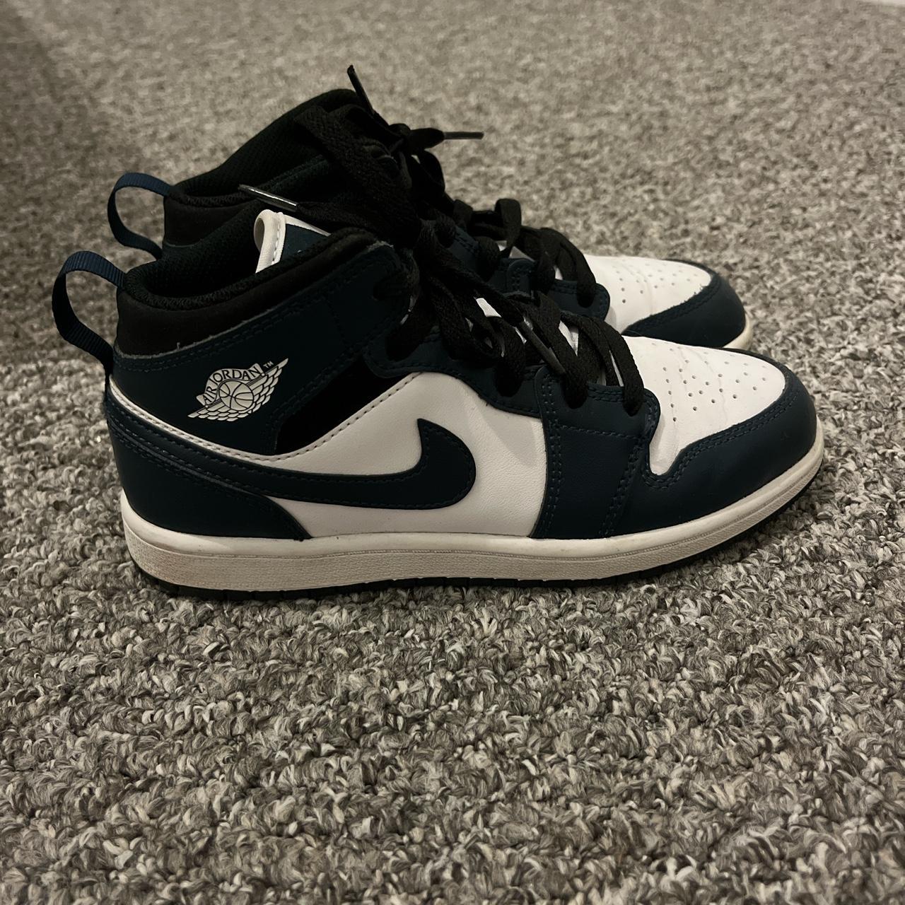 navy blue white jordan 1