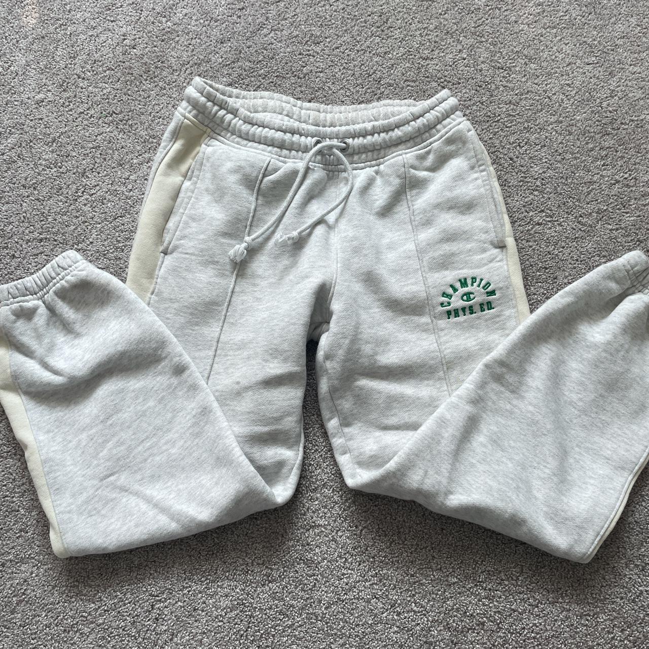 Grey champion leggings size medium worn a few times - Depop