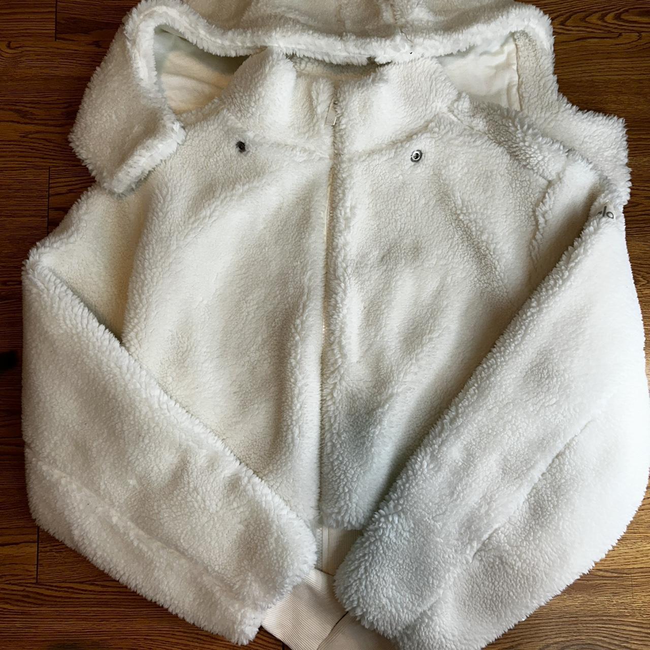 Alo Sherpa jacket Retails for 198 Runs oversized... Depop