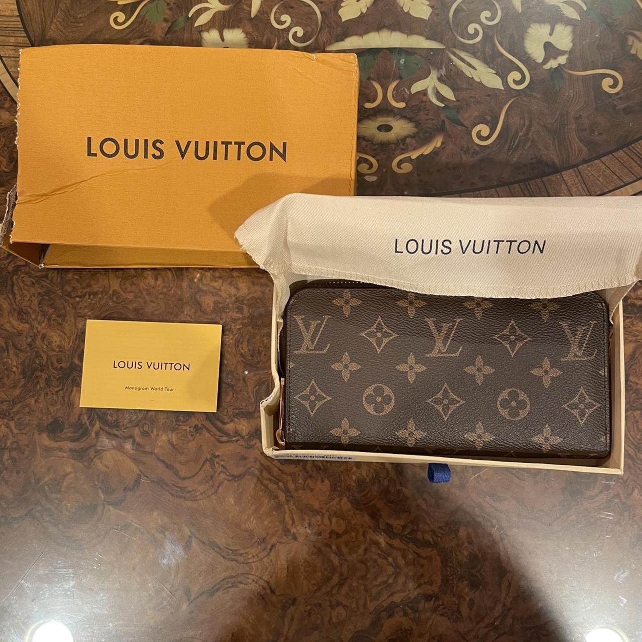 Louis Vuitton Purse , Color: Brown And Gold