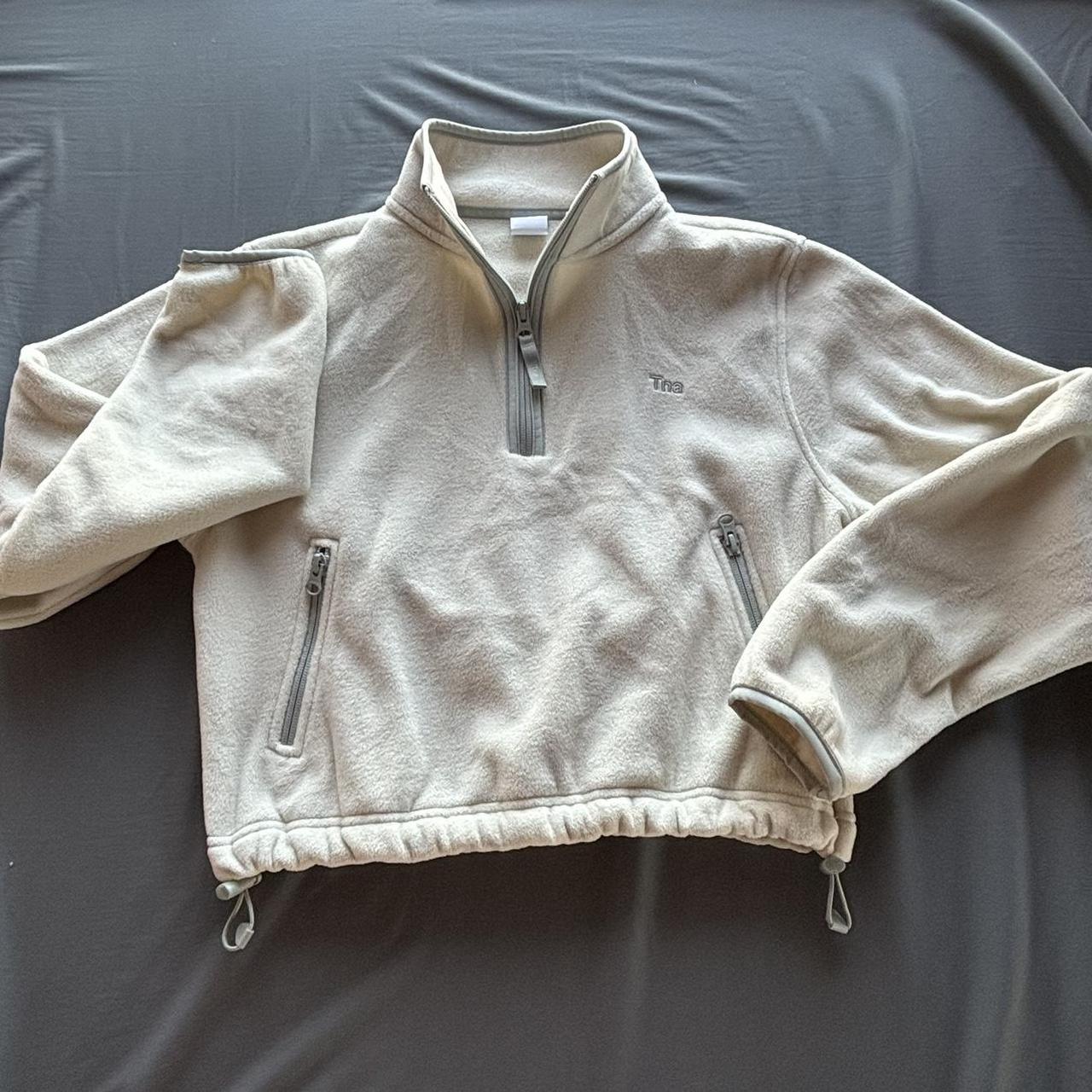 Aritzia sno polar 1/2zip sweater in a excellent... - Depop