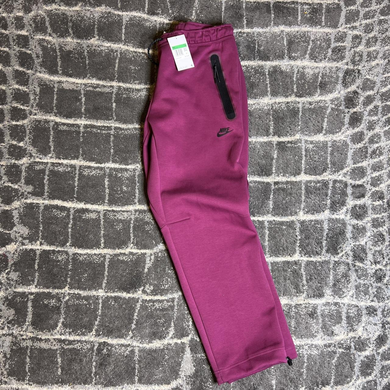 Nike mens pink online joggers