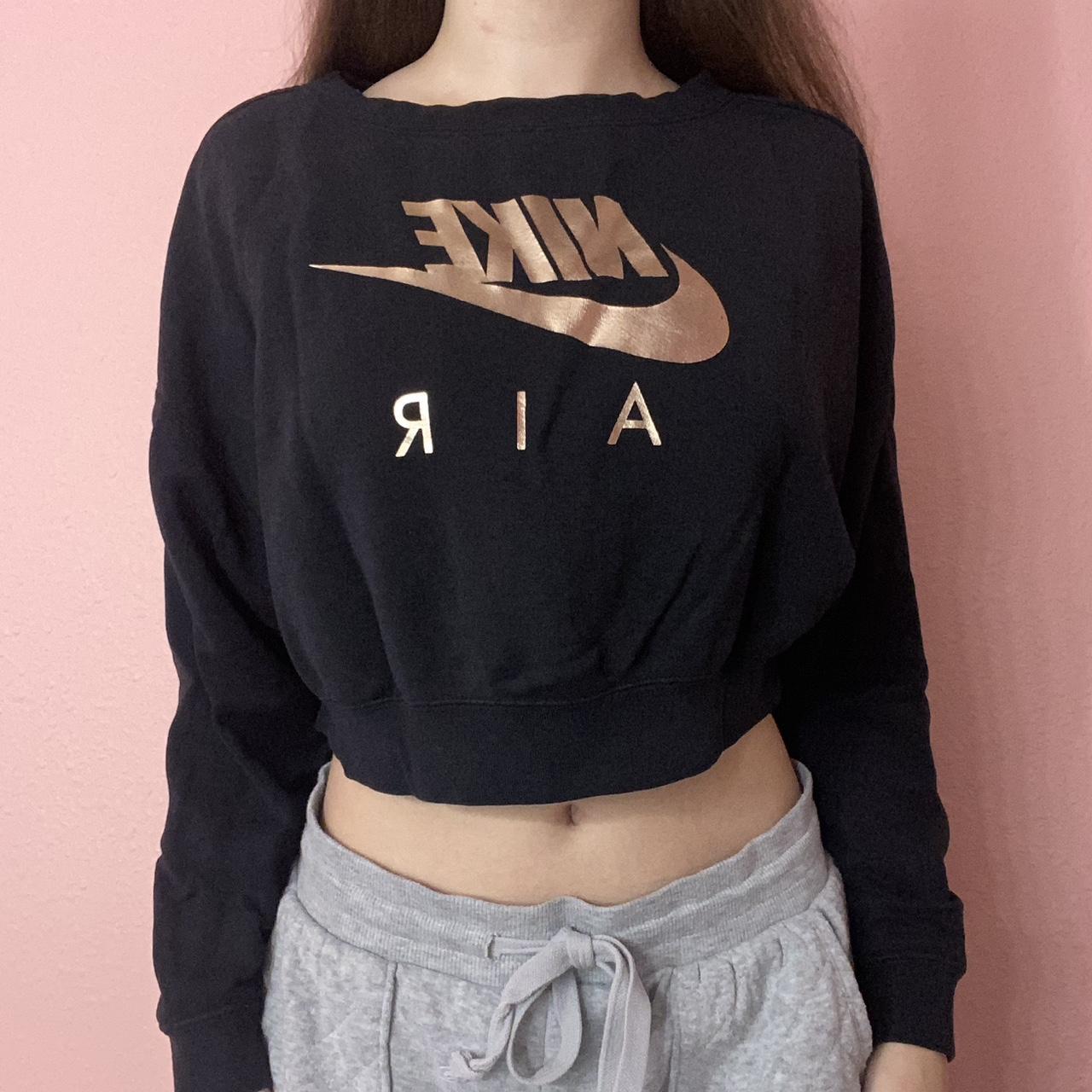 nike crop top long sleeve with zipper on back. super