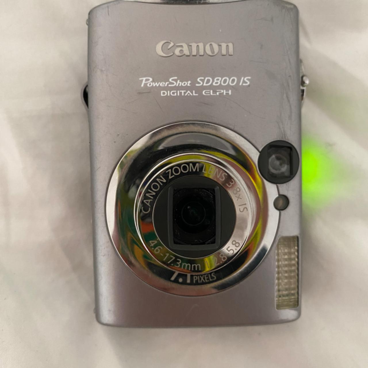 Capture memories with this Canon PowerShot SD800 IS... Depop