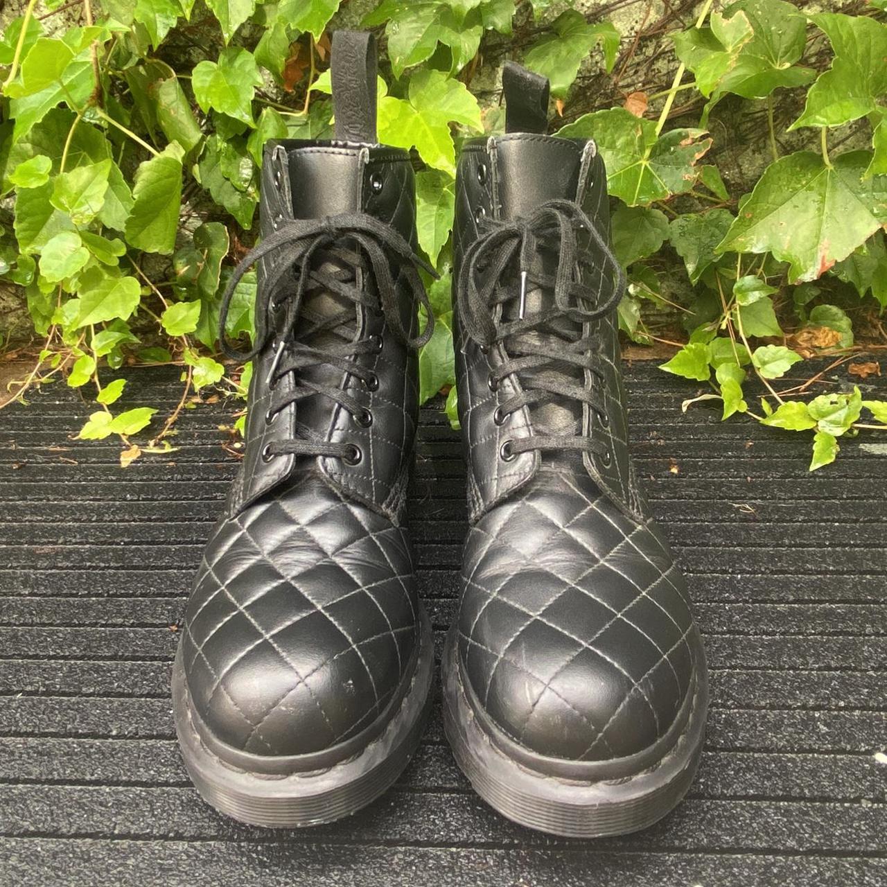 Dr martens hotsell coralie quilted