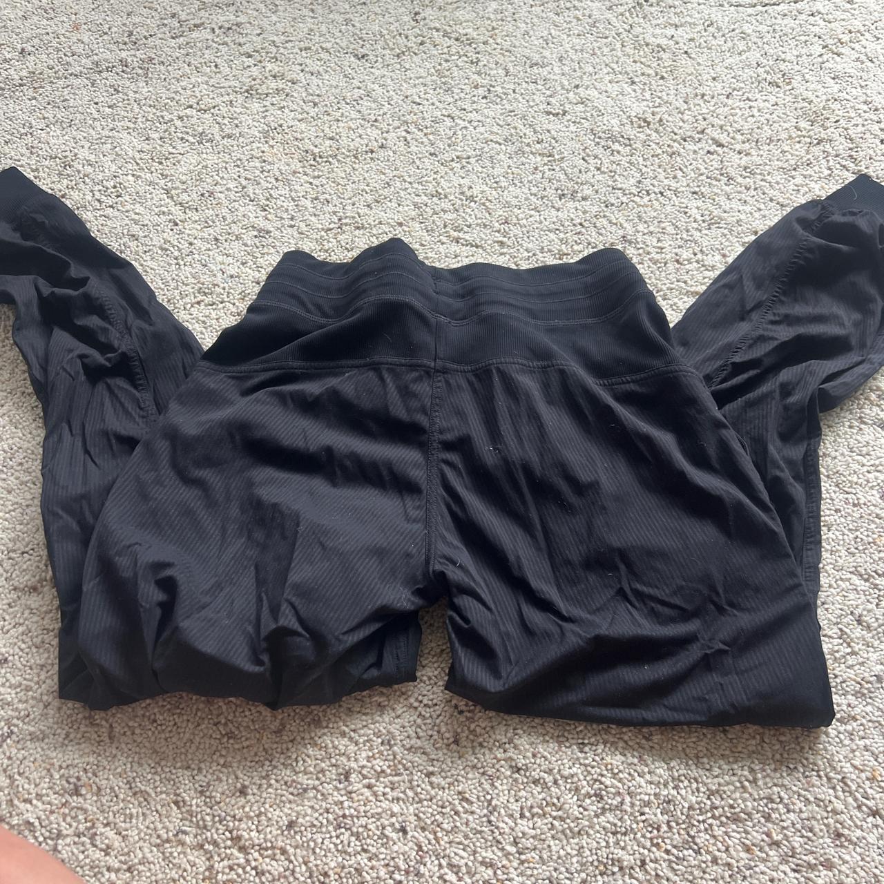 Black lululemon joggers size 4 - Depop