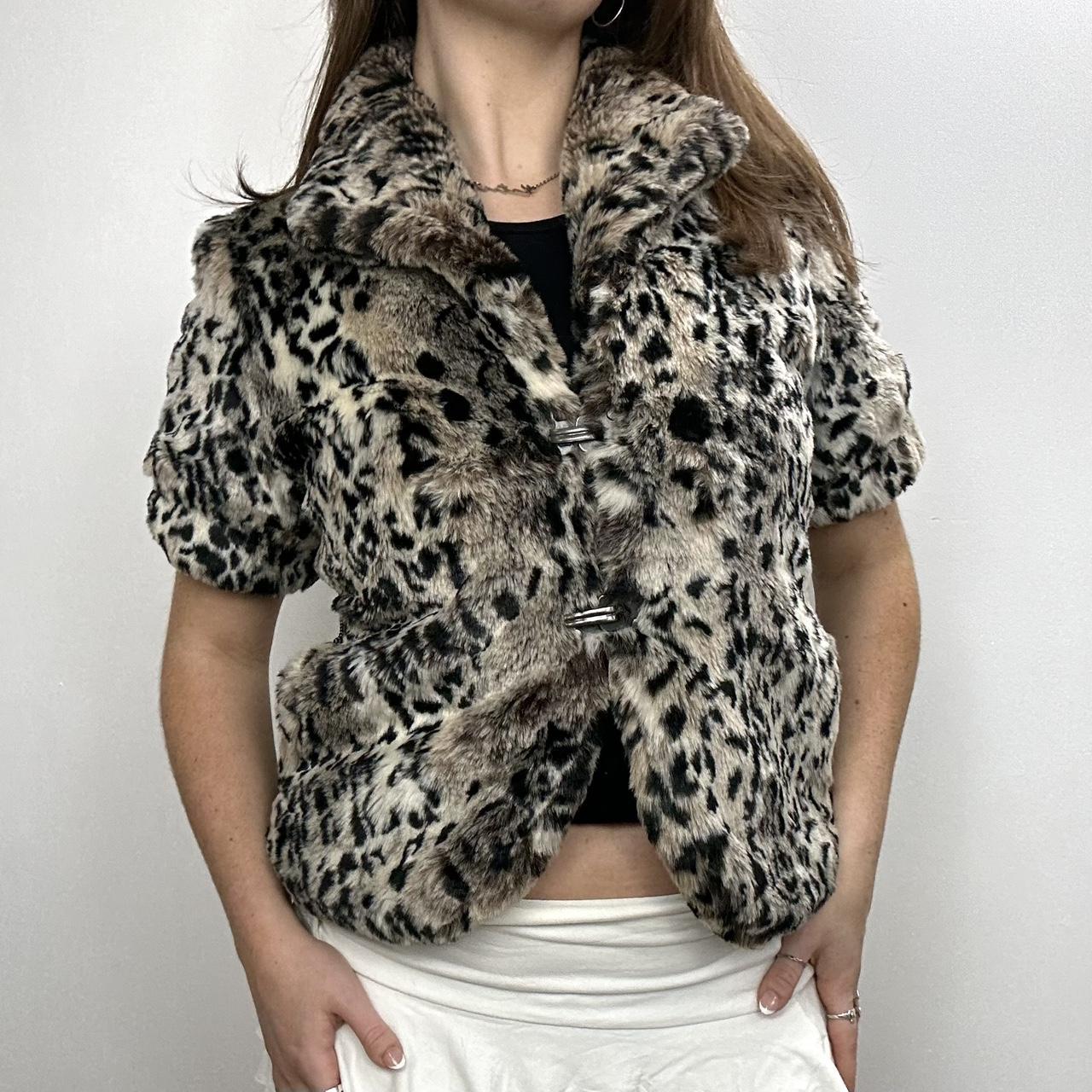 Short faux fur hot sale leopard print jacket