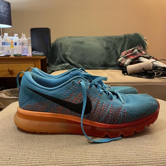 Free flyknit 2024 blue orange