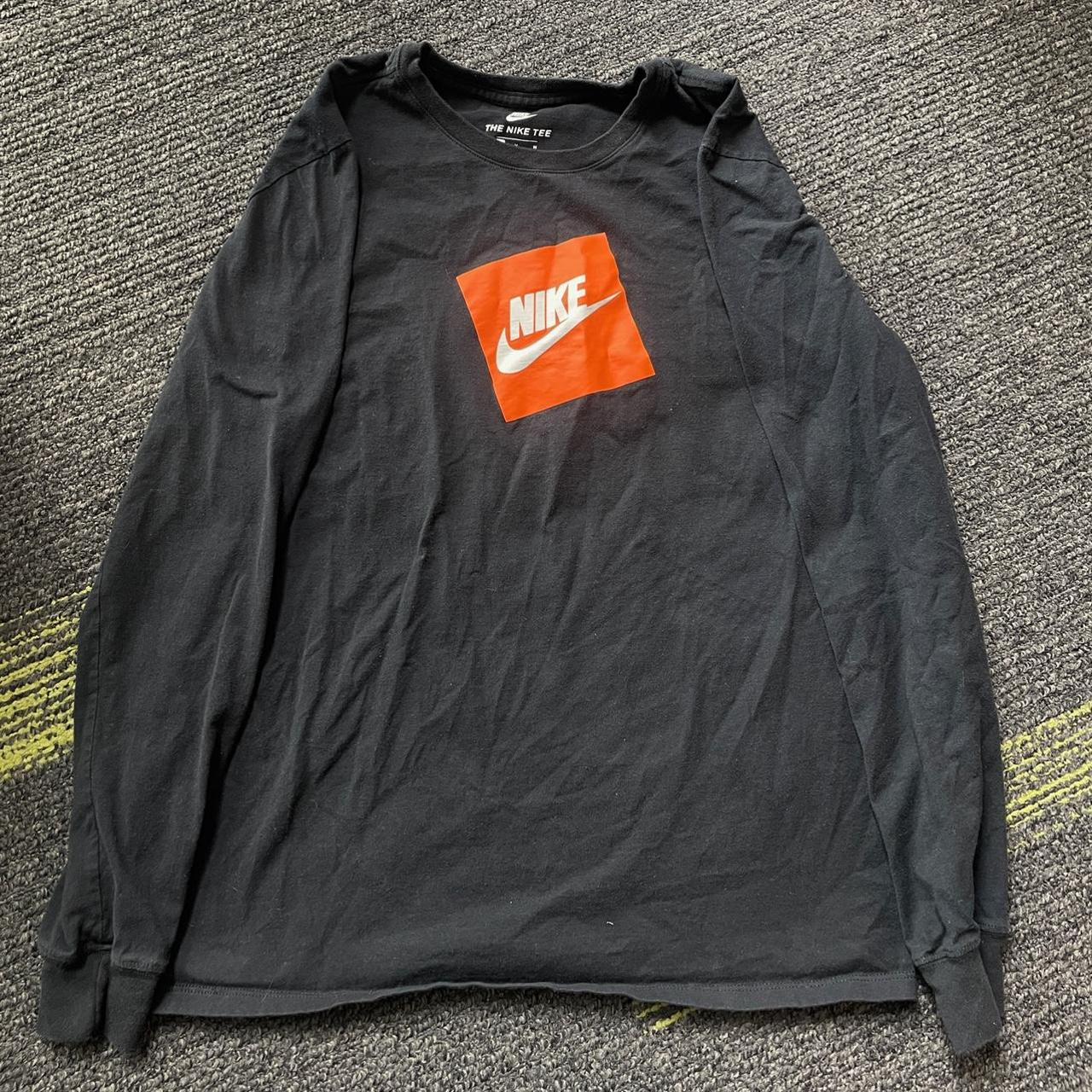 Nike box outlet logo tee