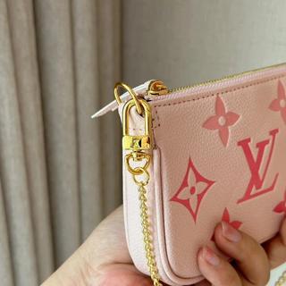 Dark pink Vernis 4 key ring holder Authentic Louis - Depop