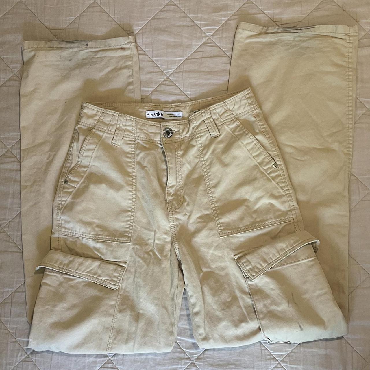 Bershka Baggy Cargo Pants Bershka Cargos, Size 2,... - Depop