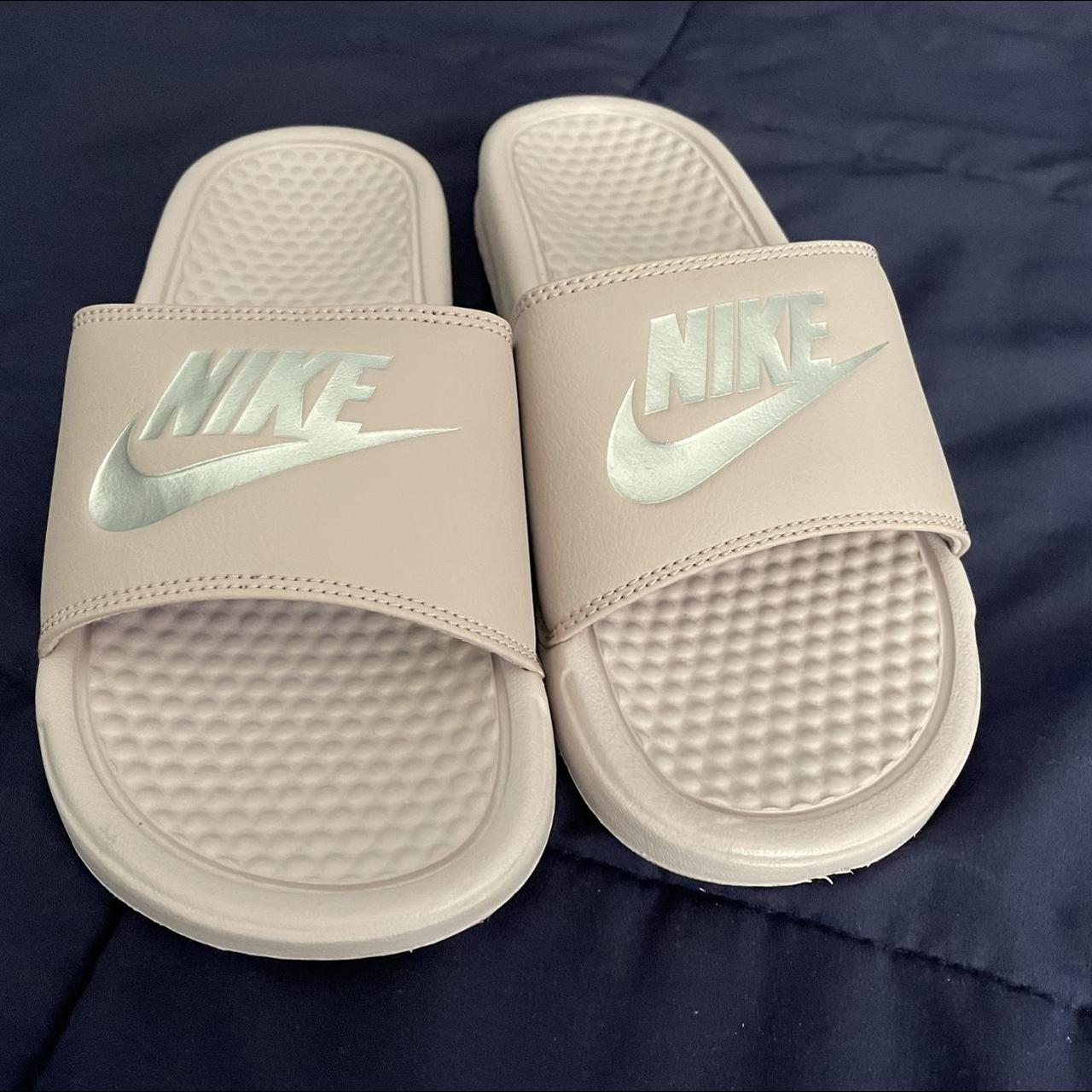 Lilac best sale nike sliders