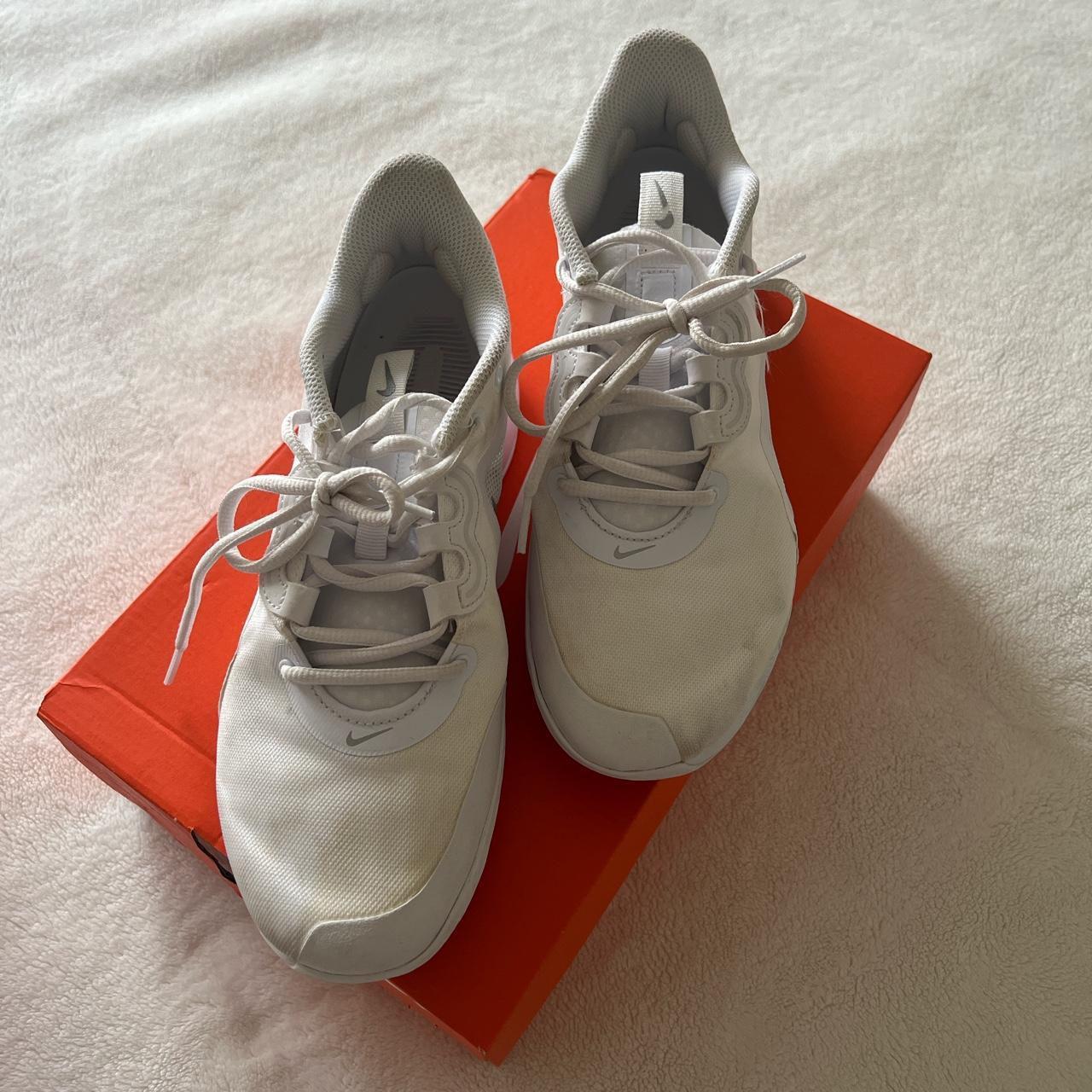 womens white nike volleyball shoes