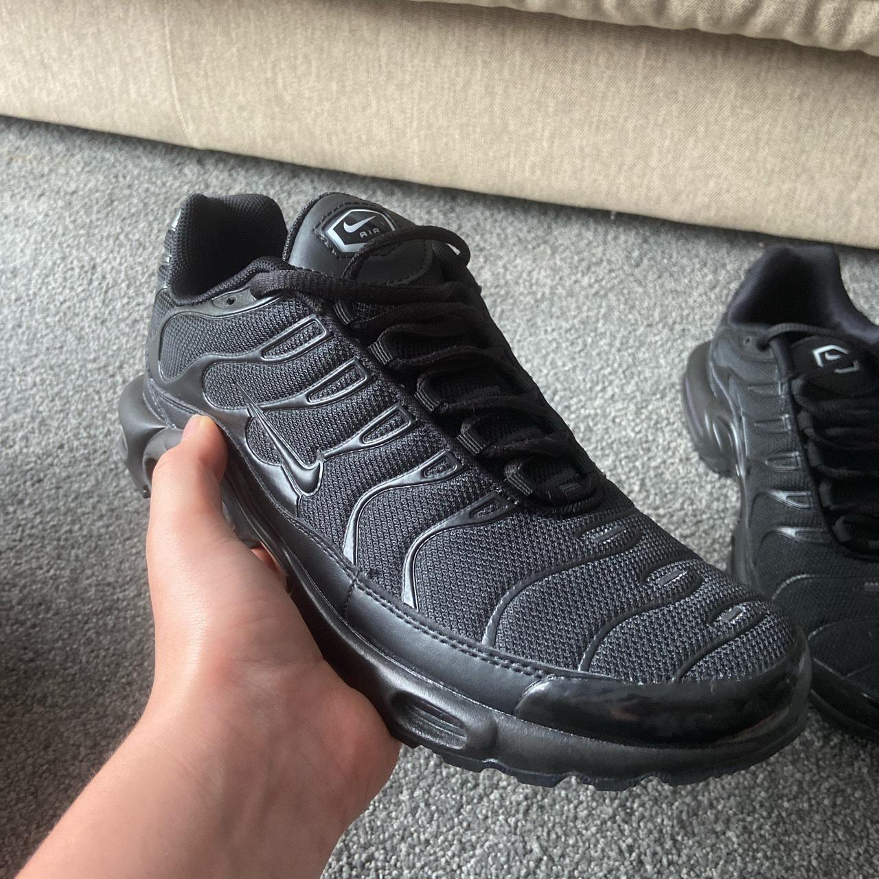 tn nike all black