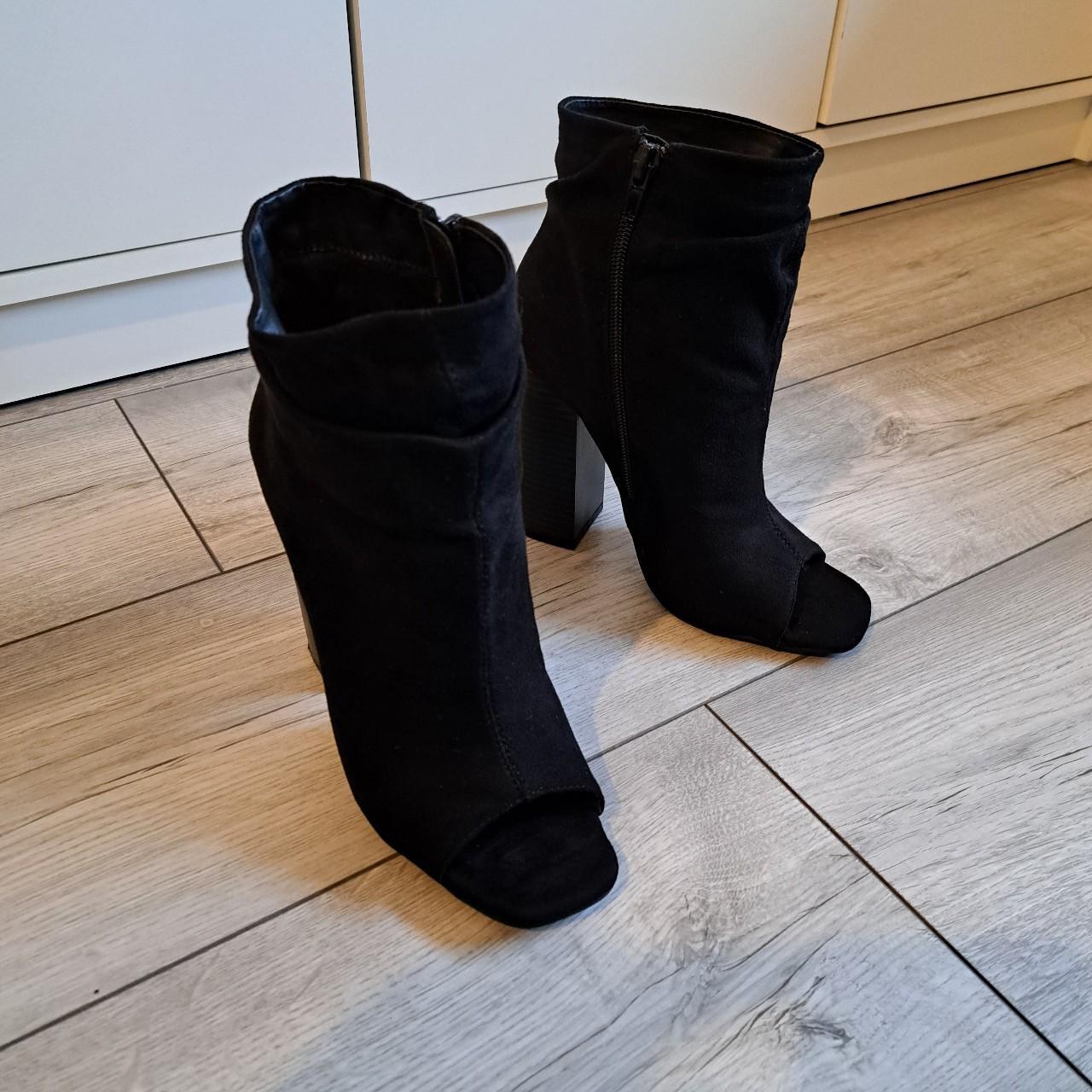 Black hotsell boots missguided