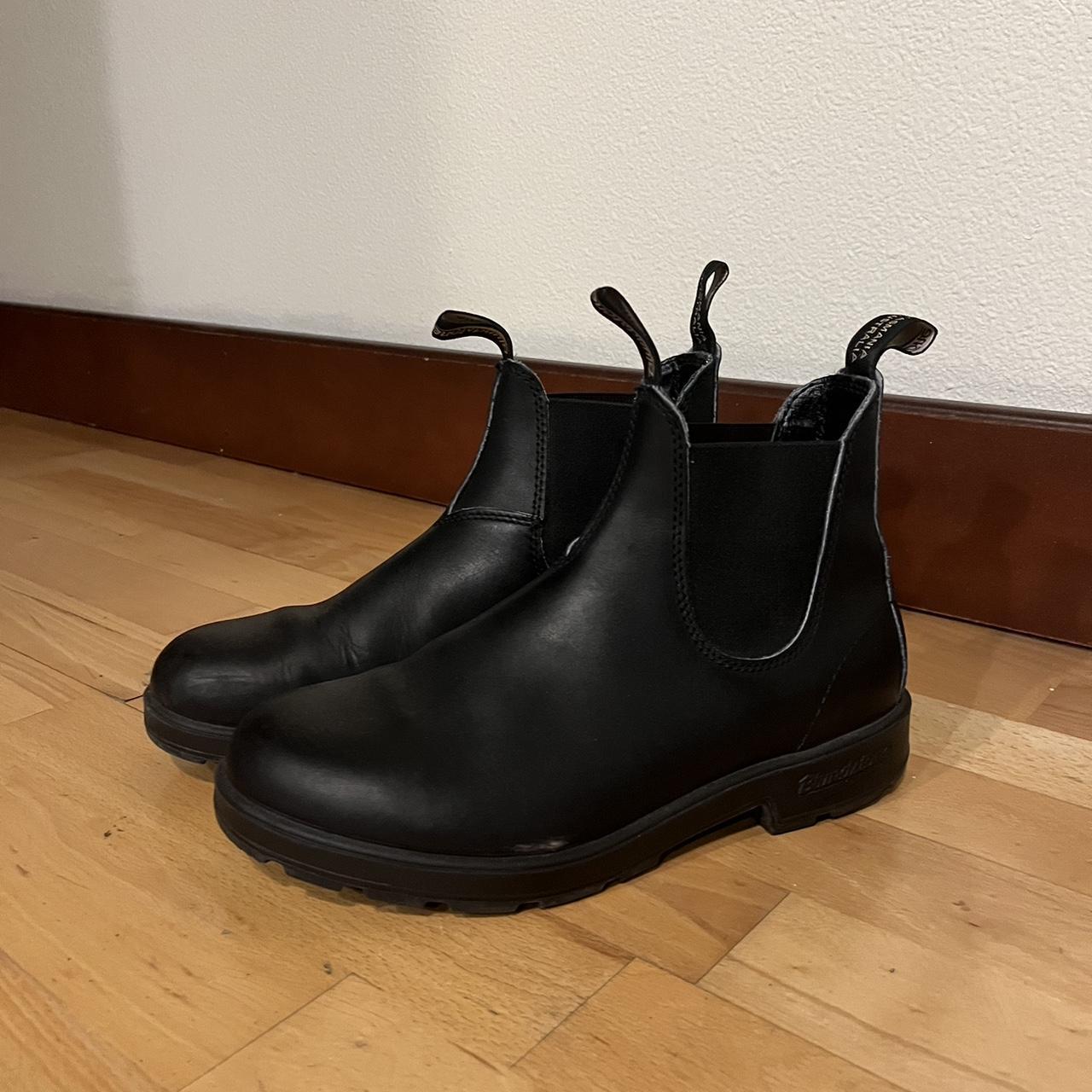 classic black blundstones