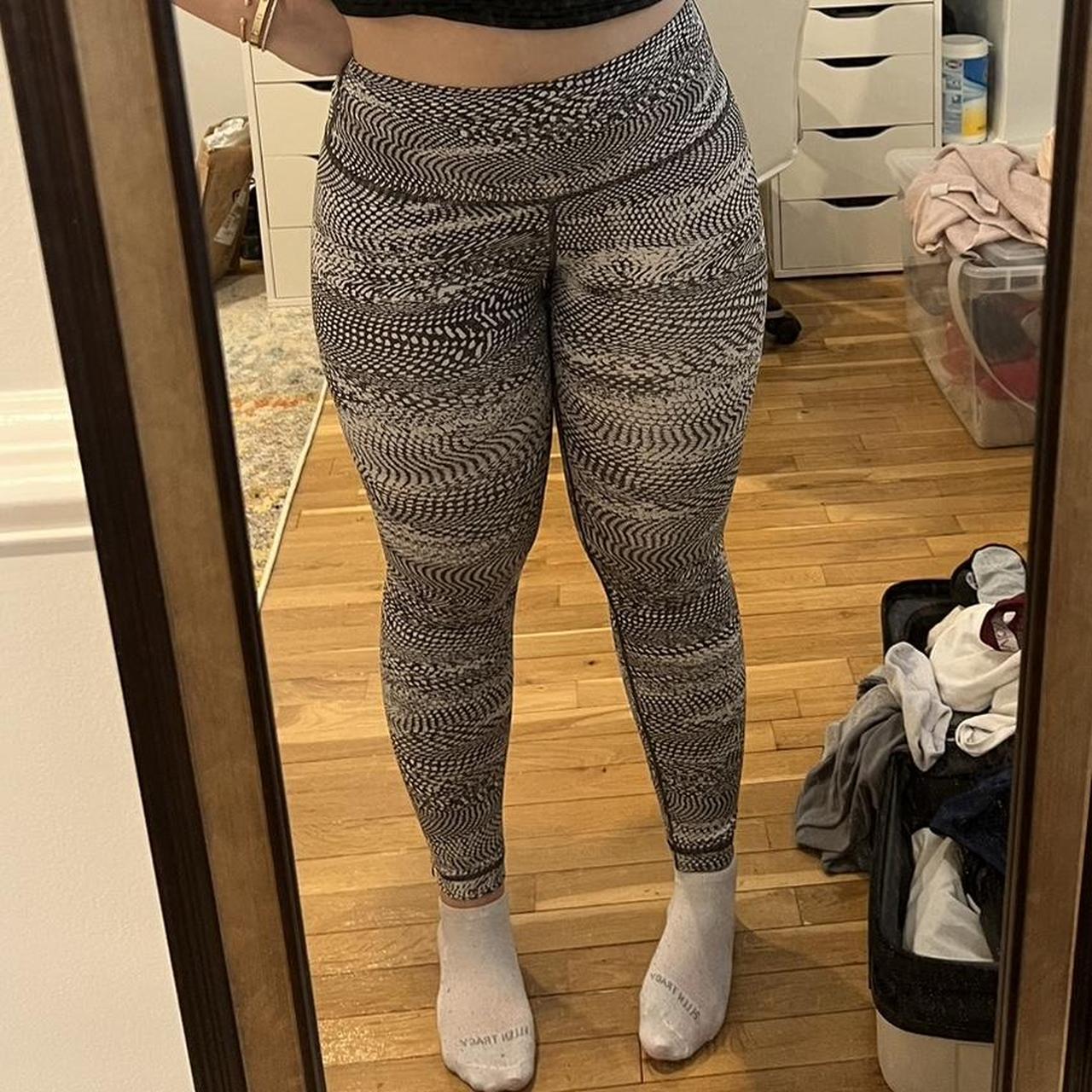 Women’s Lululemon leggings size 6 